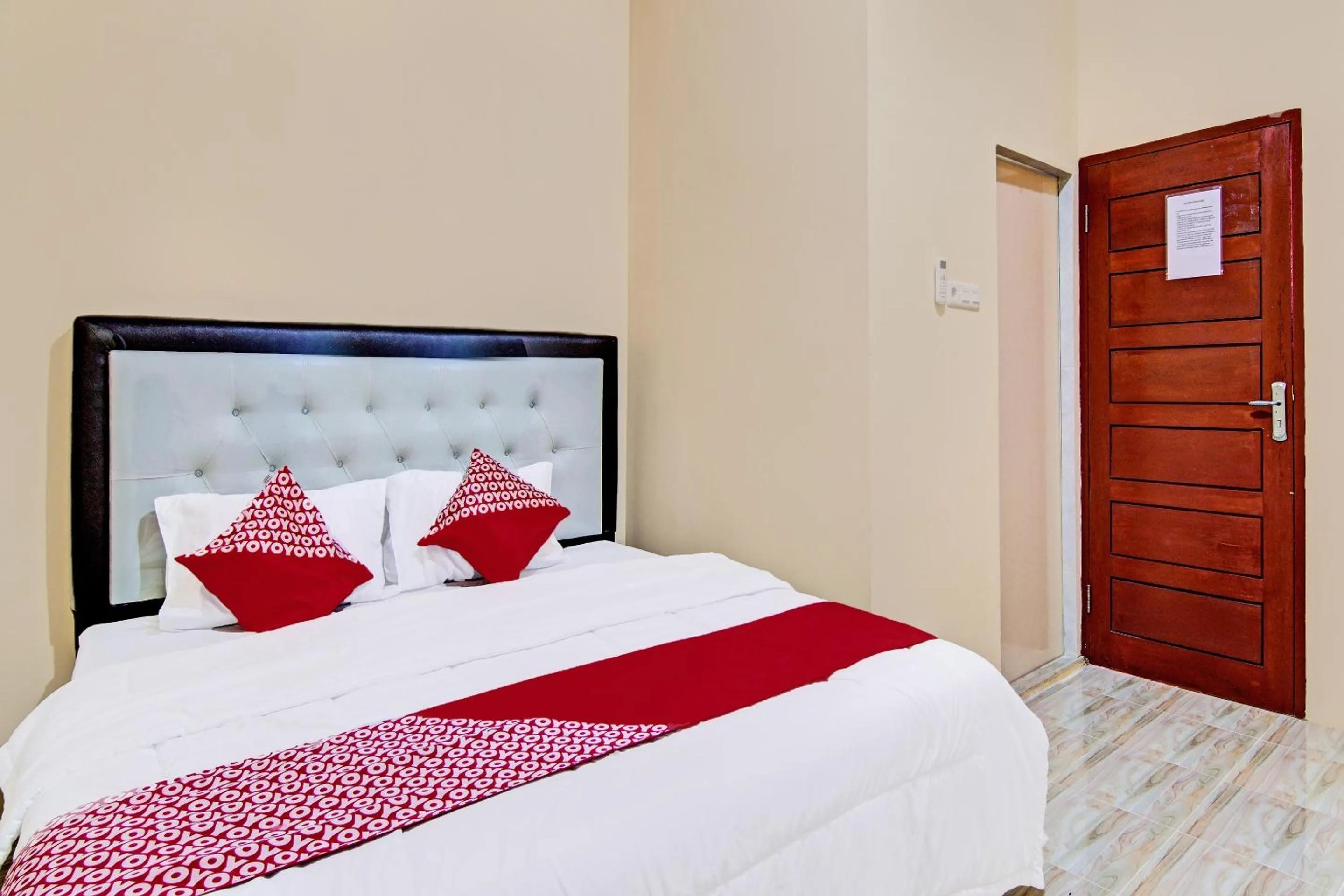 Deluxe Double Room in Hotel O Djasur Kost