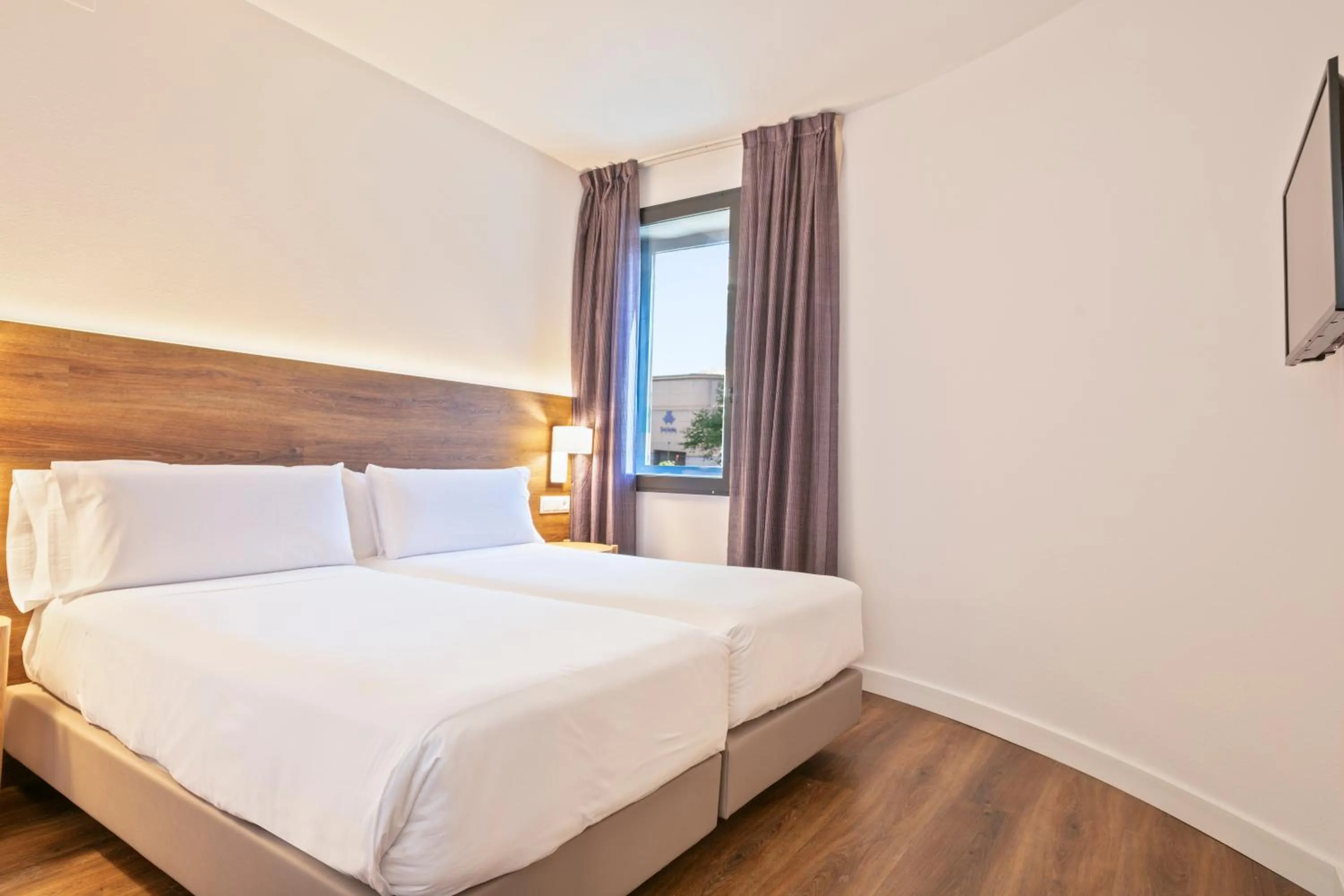 Family Room (5 Adults) in Hotel Acta Azul Barcelona