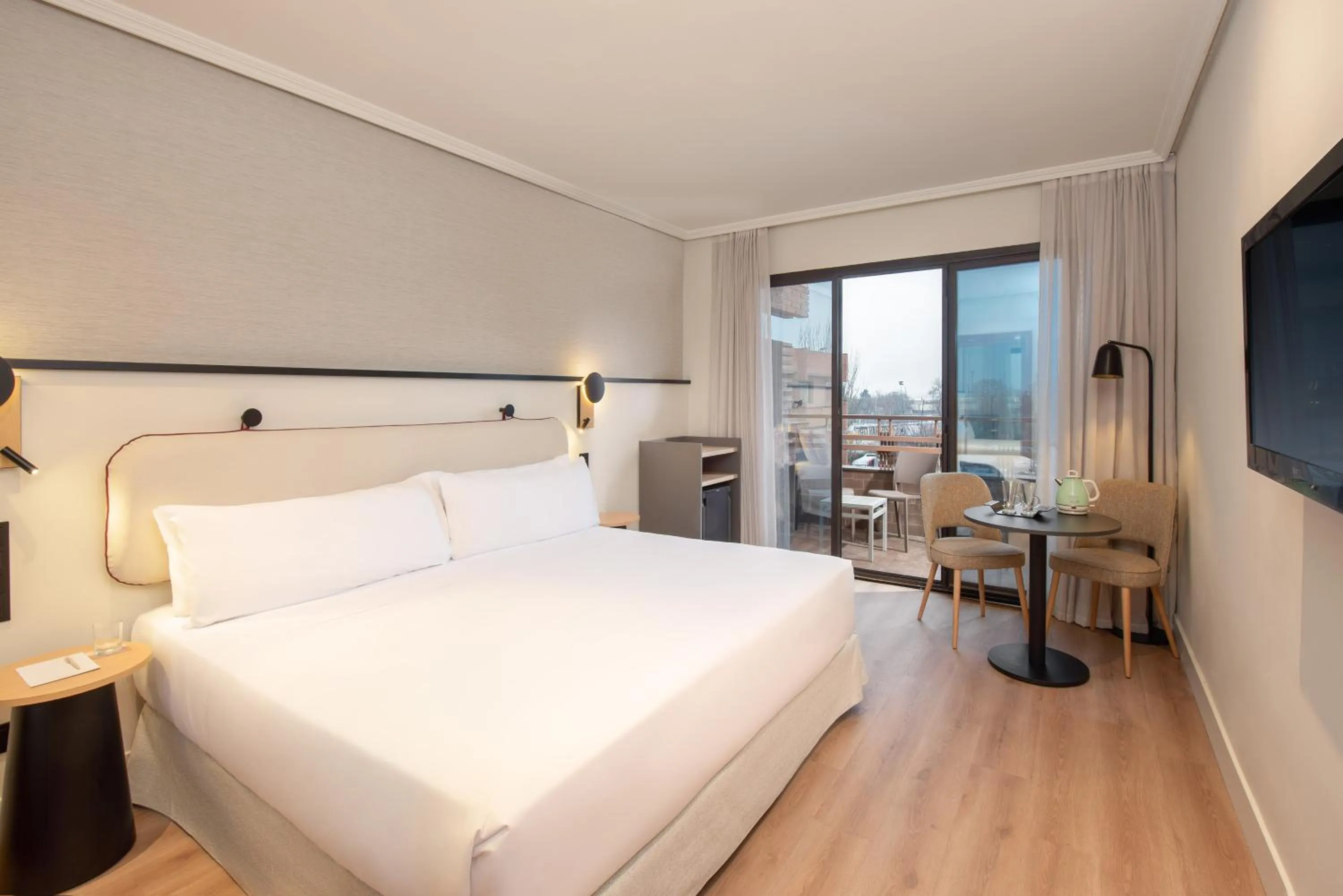 Premium Room with Terrace in Hotel Madrid Alameda Aeropuerto, Affiliated by Meliá