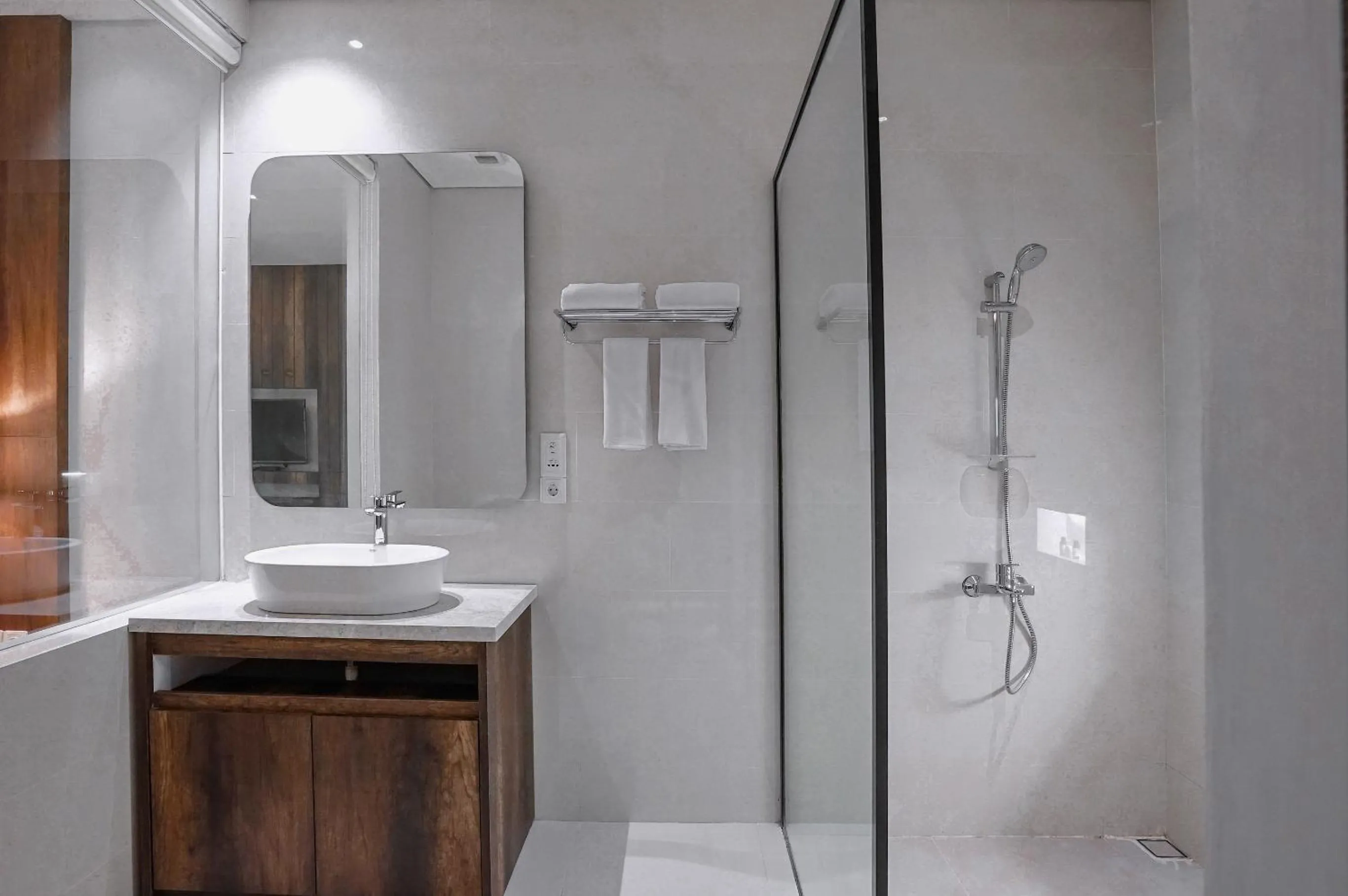 Standard Twin Room with Mountain View in Forest Hills Hotel