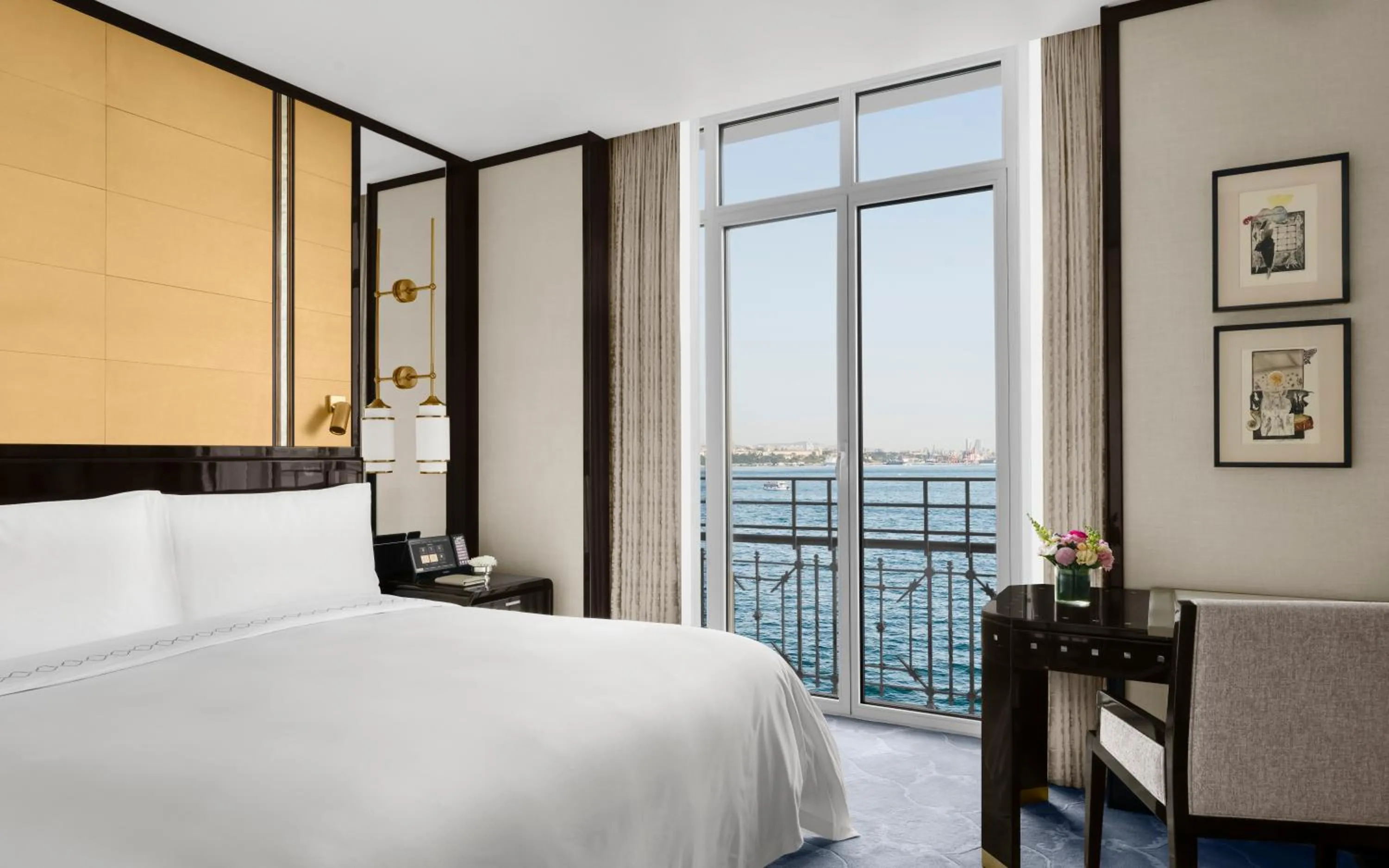 Superior Bosphorus Room King in The Peninsula Istanbul