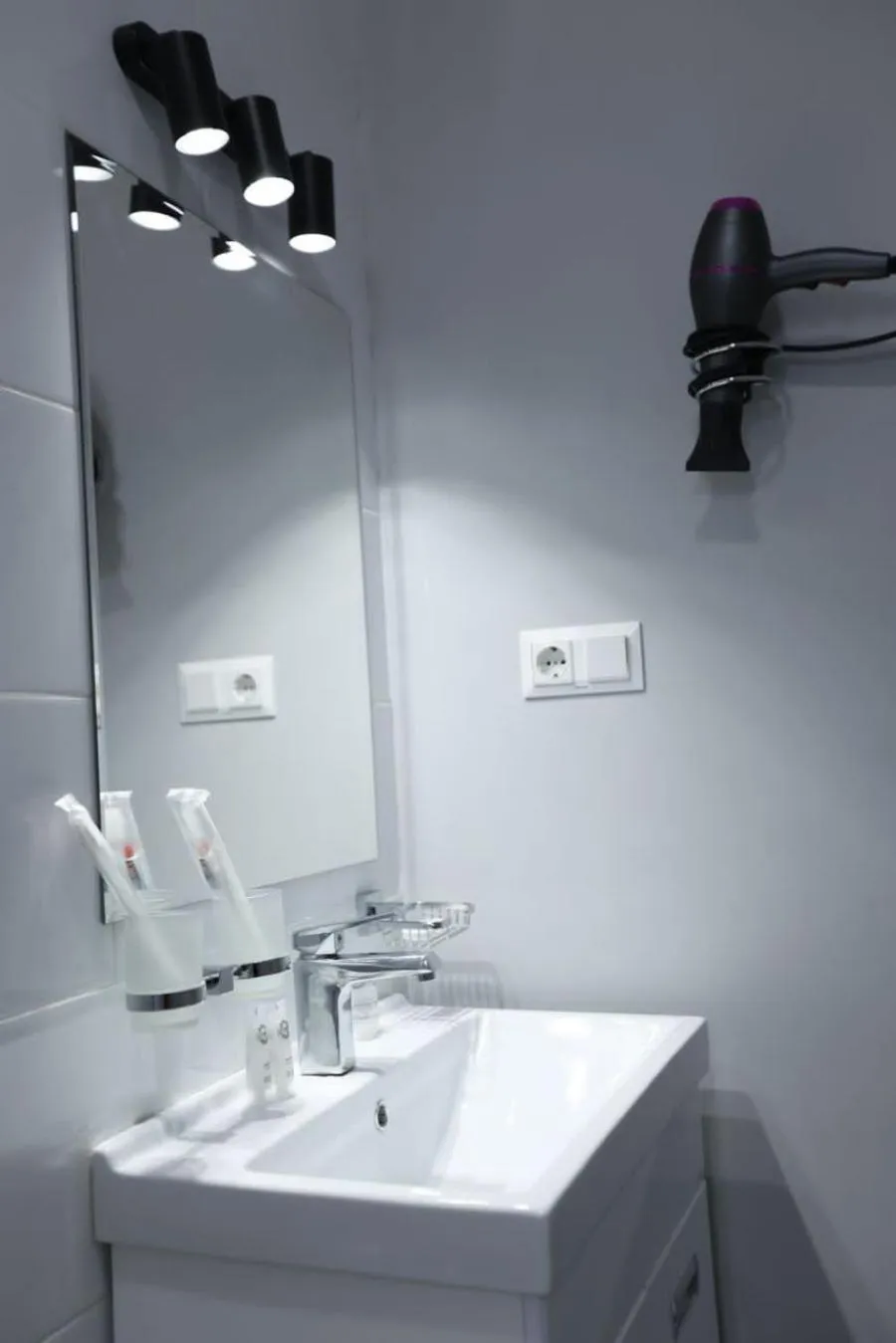 Standard Twin Room - single occupancy in Urban Hotel