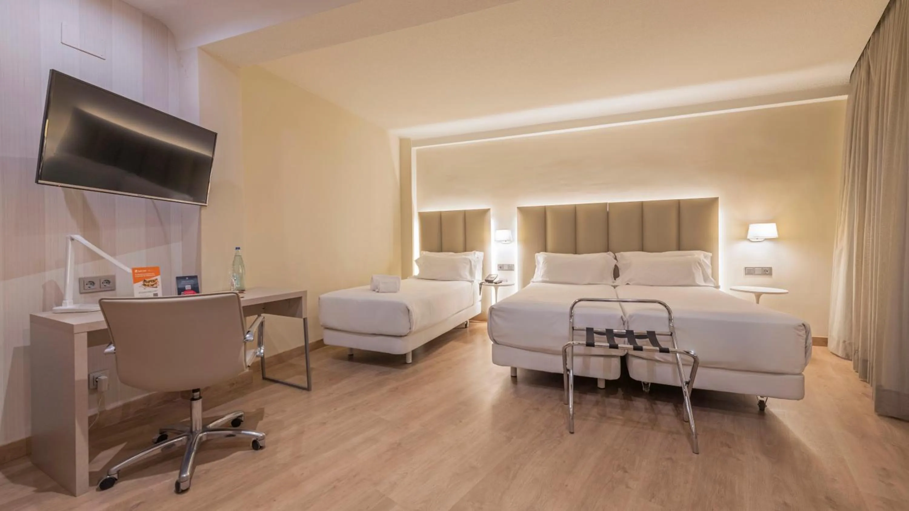 Triple Room in Hesperia Murcia Centro