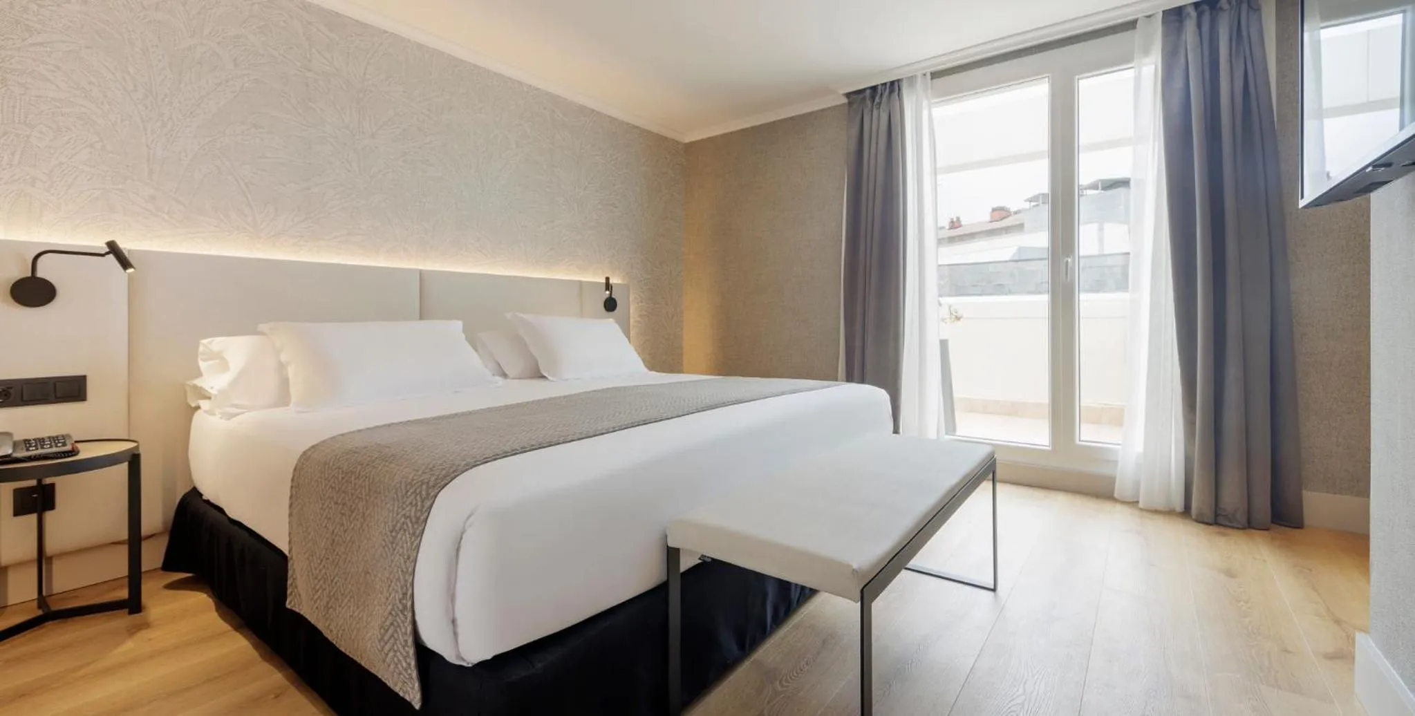 Junior Suite with Terrace in Hotel Ilunion San Sebastián