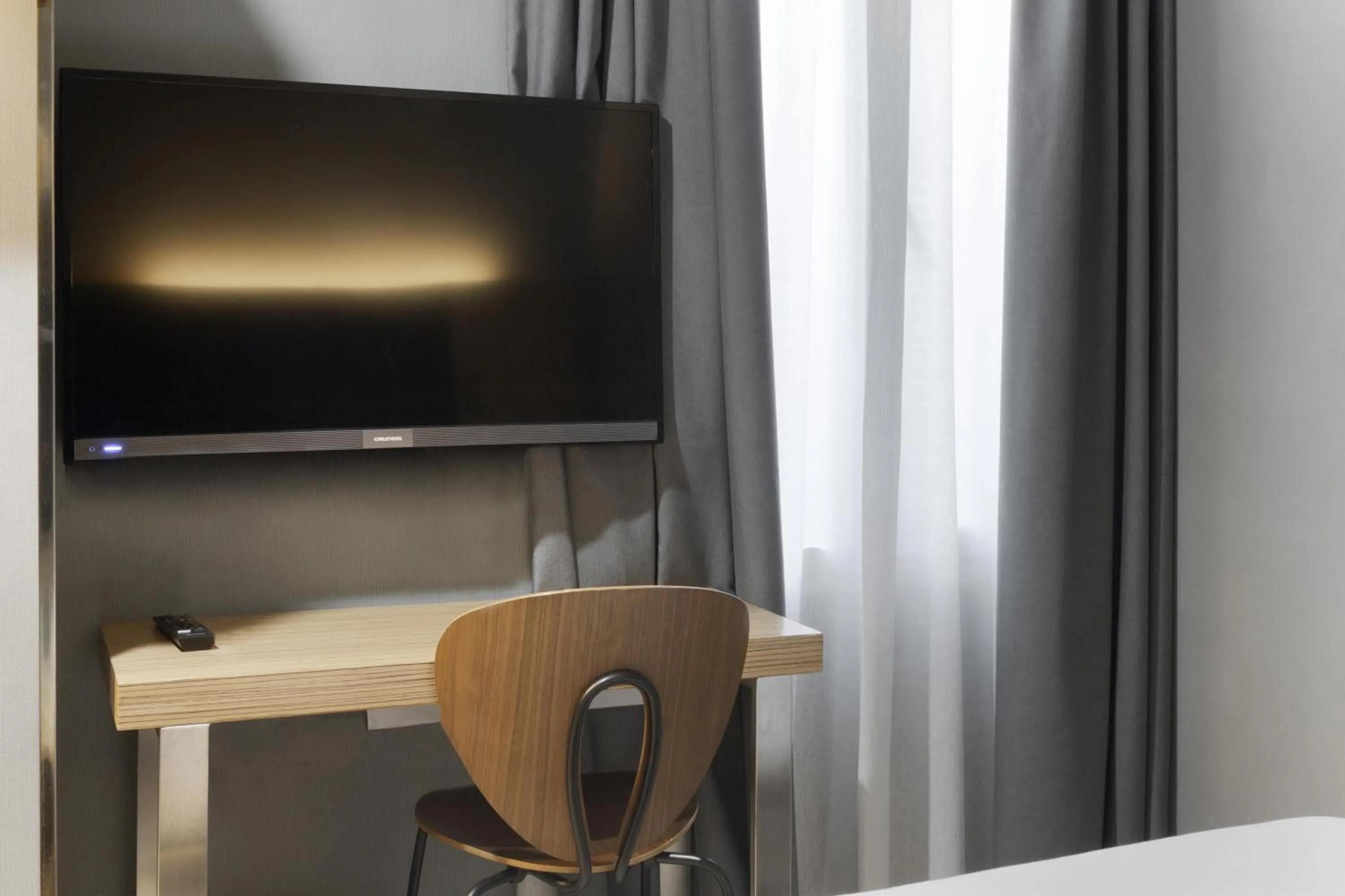 Small Double Room (1-2 adults) in Petit Palace Alcalá