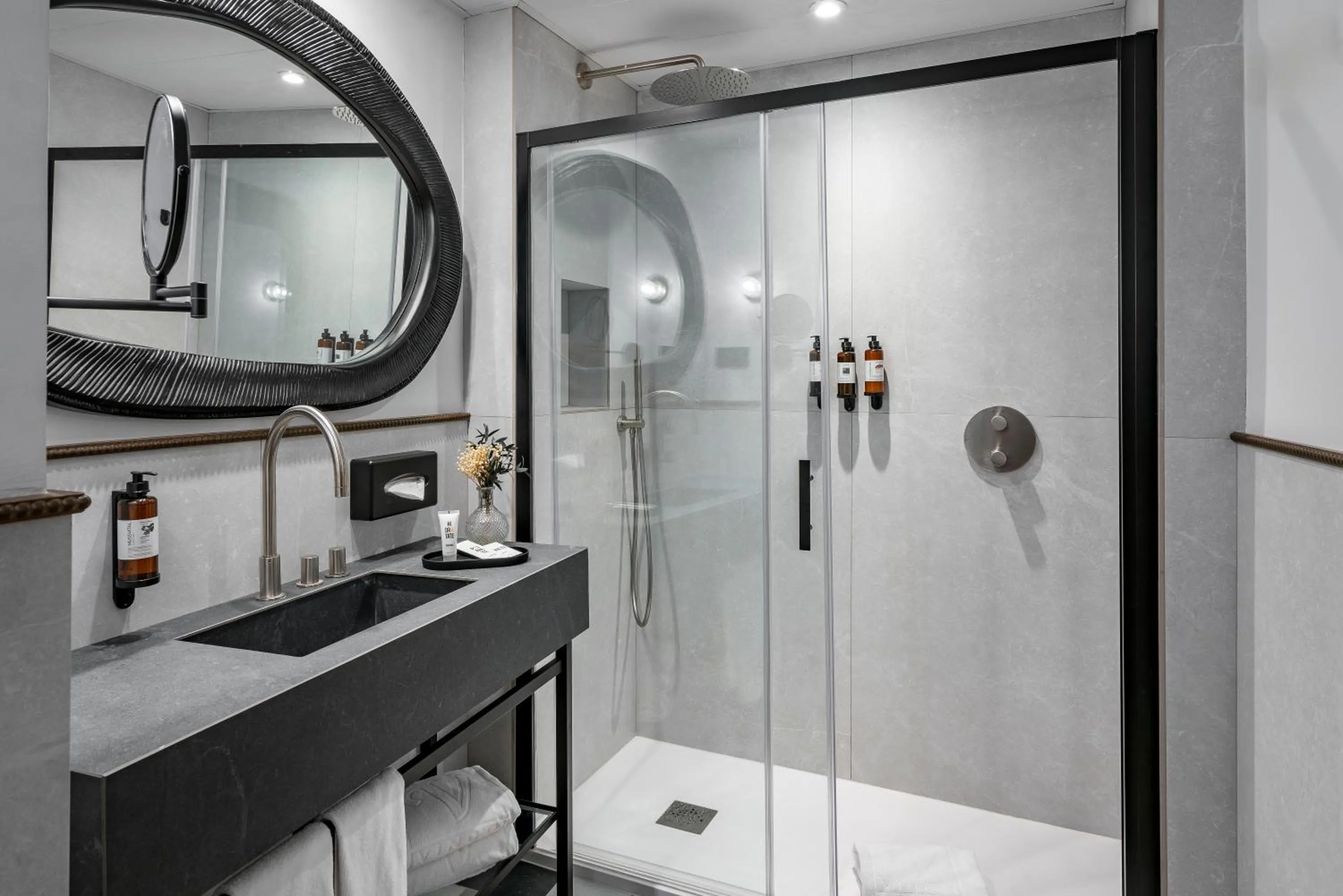 Deluxe Double or Twin Room in Vincci Soho