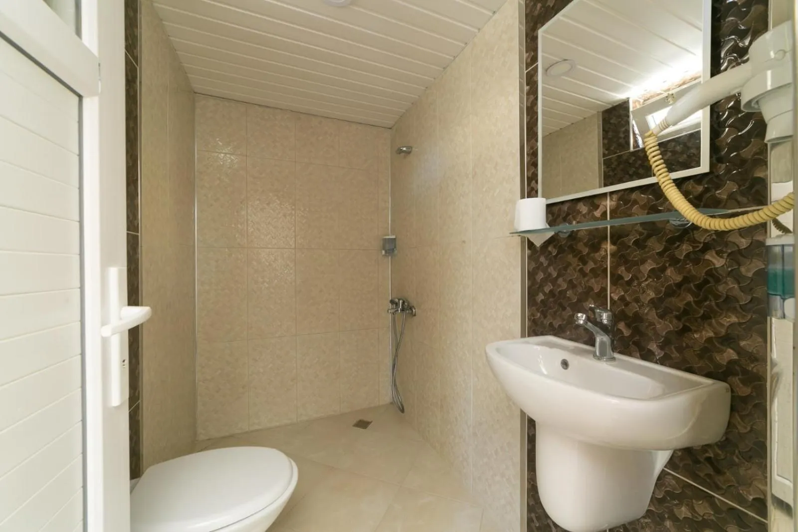 Triple Room in Enda Lara Hotel