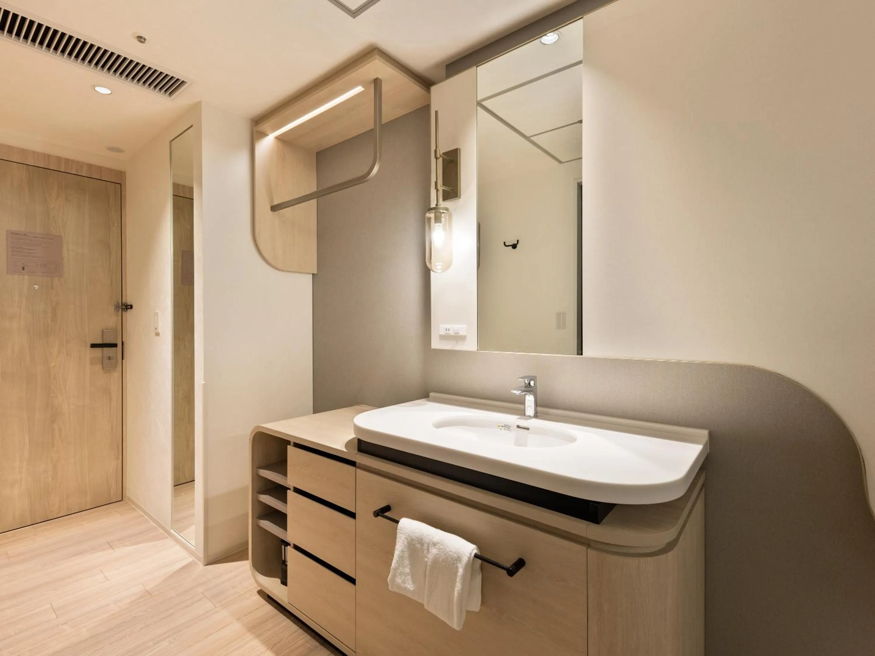 Deluxe Twin with Sofa Bed in Mitsui Garden Hotel Yokohama Minatomirai Premier