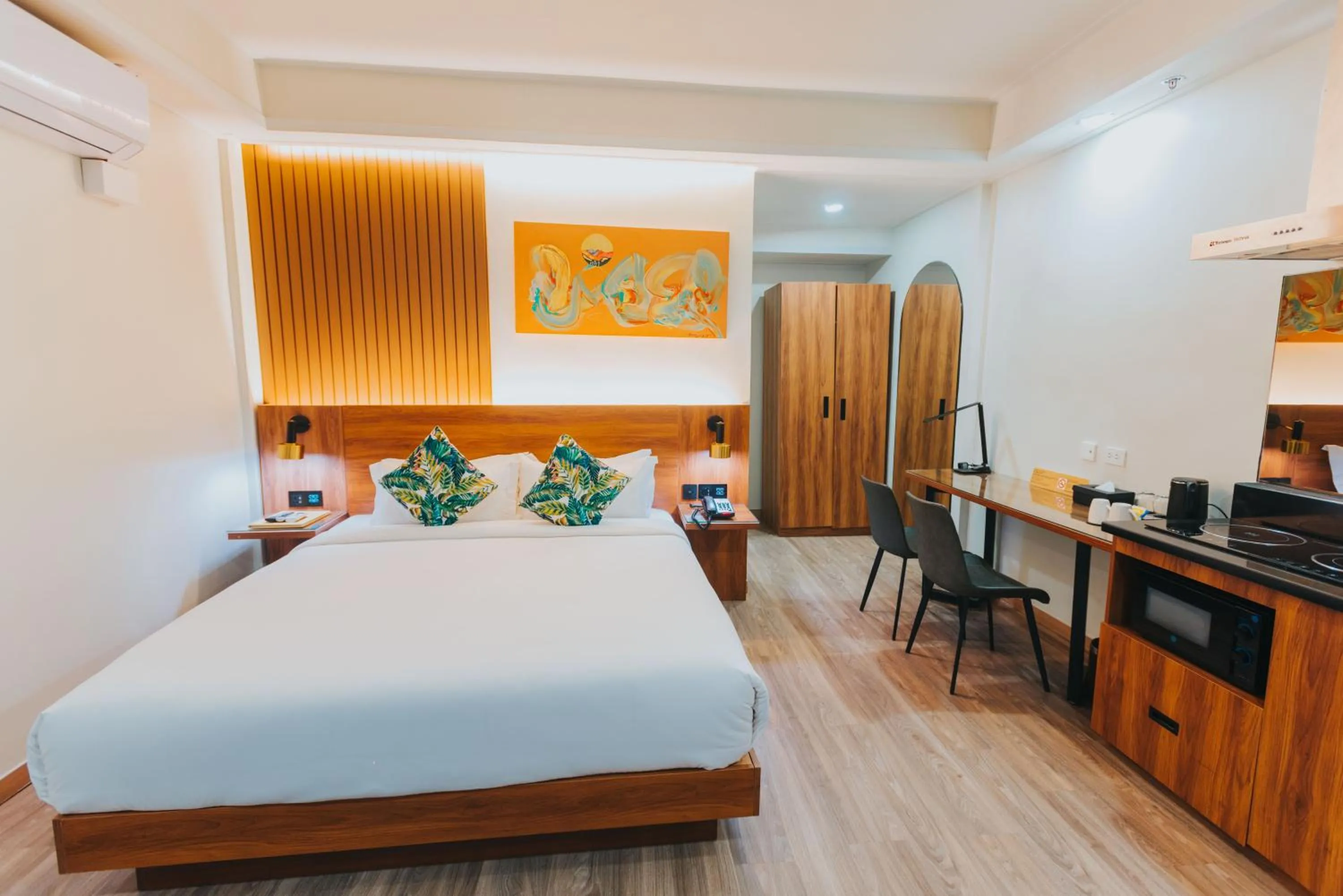 Superior Queen Room in SureStay Studio by Best Western Clarkview Angeles City