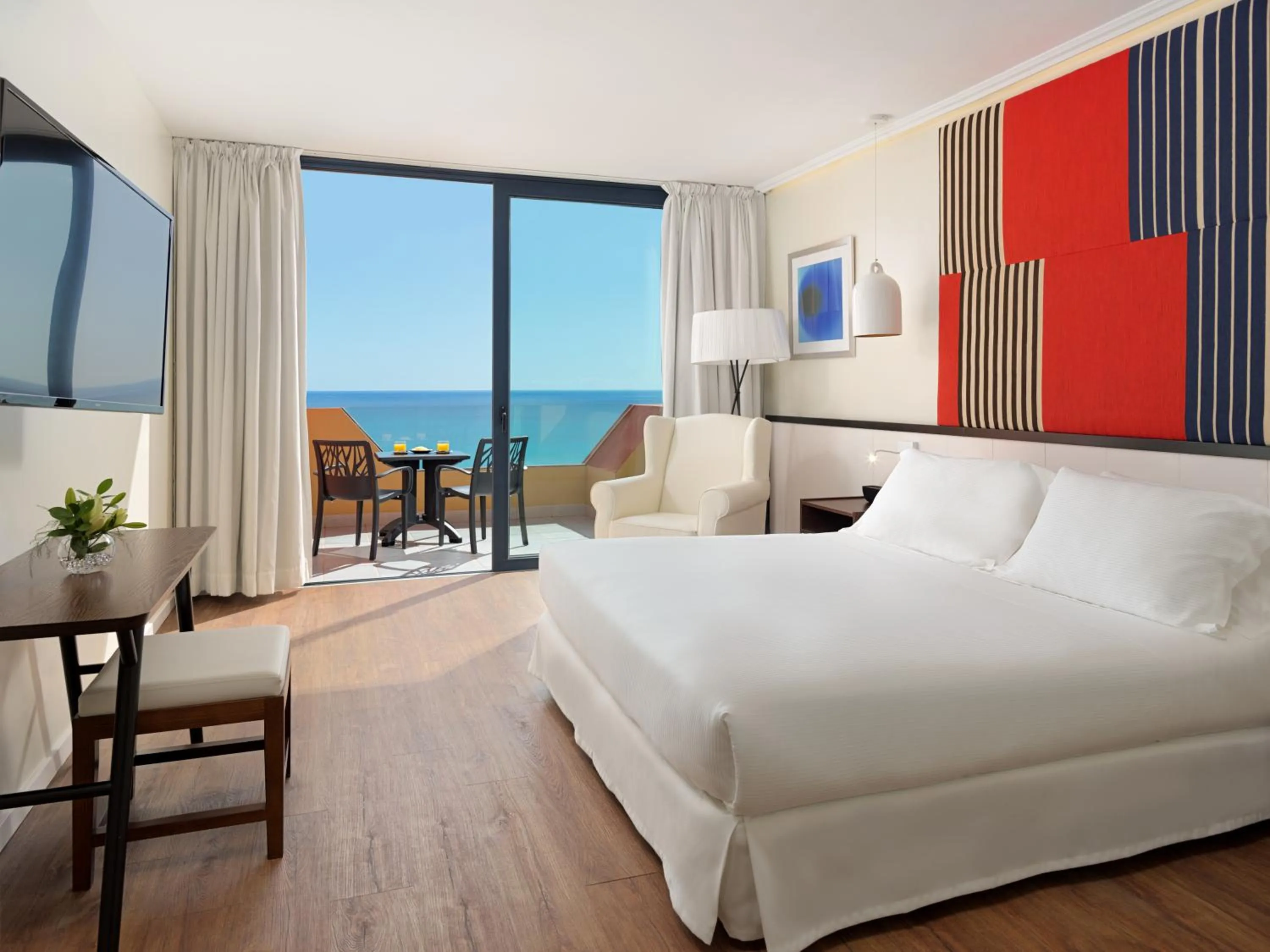 Junior Suite with Sea View (2 Adults + 1 Child) in H10 Tindaya
