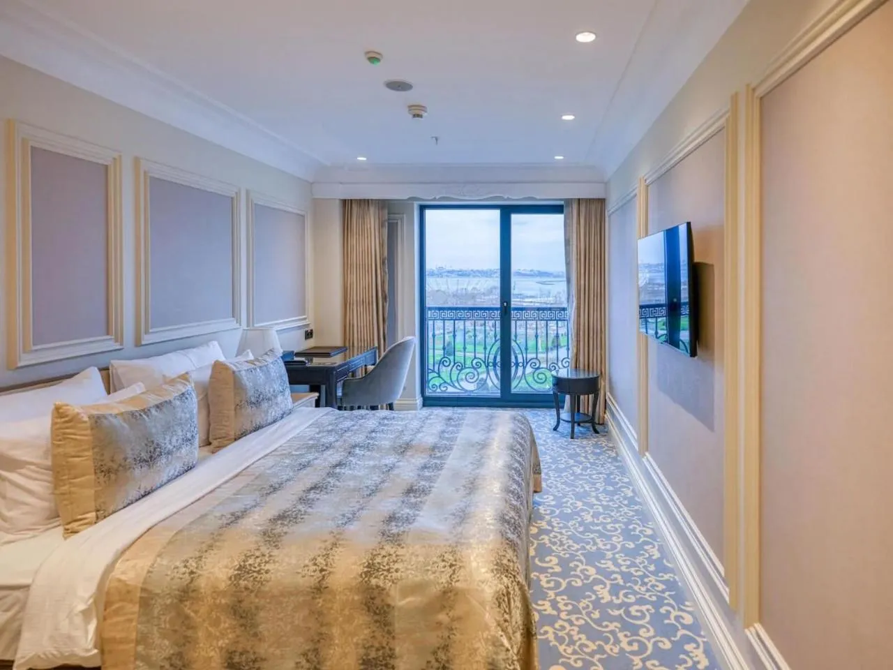 Deluxe Room with Sea View in Dekalb Hotel