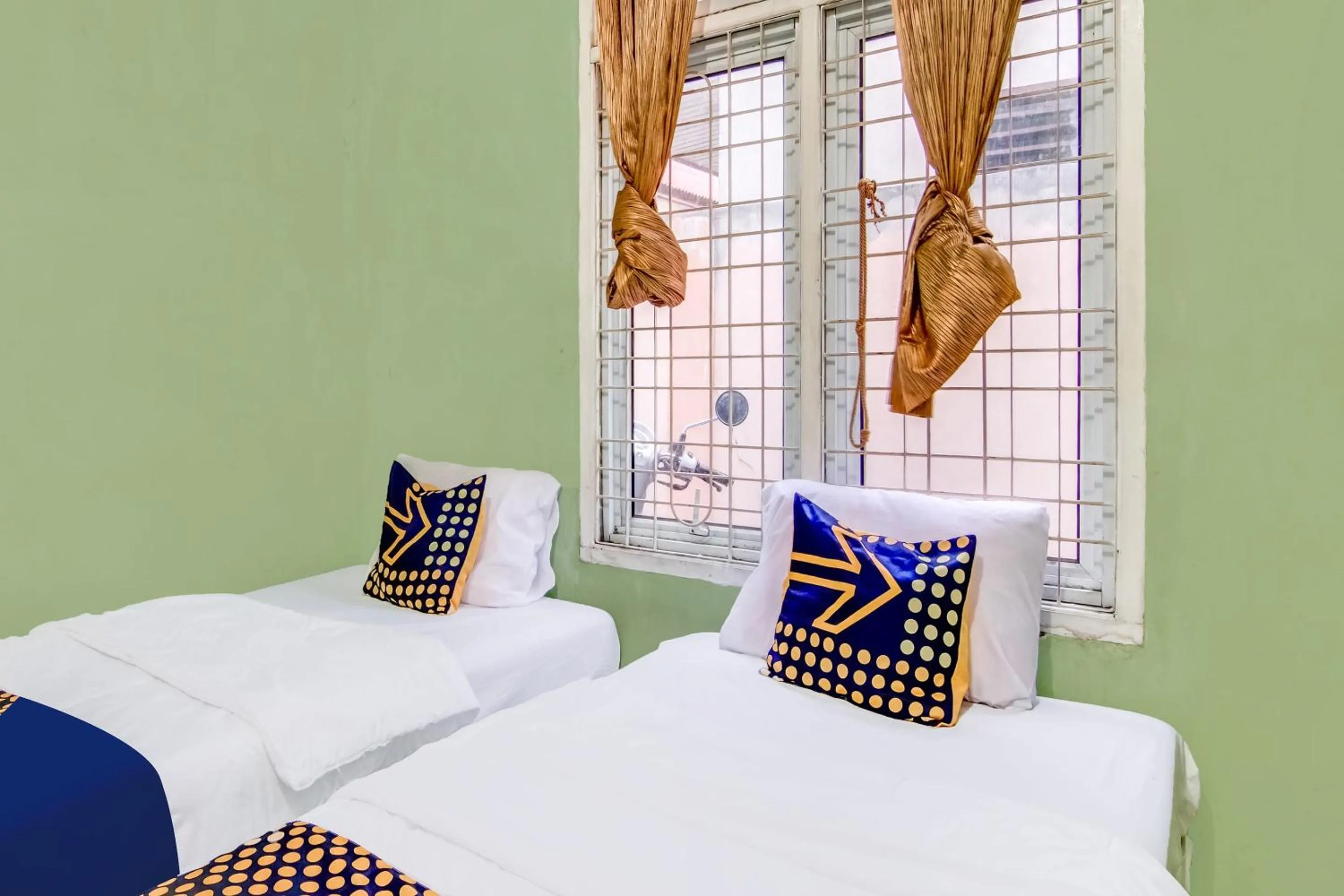 Economy Twin Room in Hotel O Nayla Homestay Syariah Near Koro Koro Panam, Karaoke, Pool, & Cafe