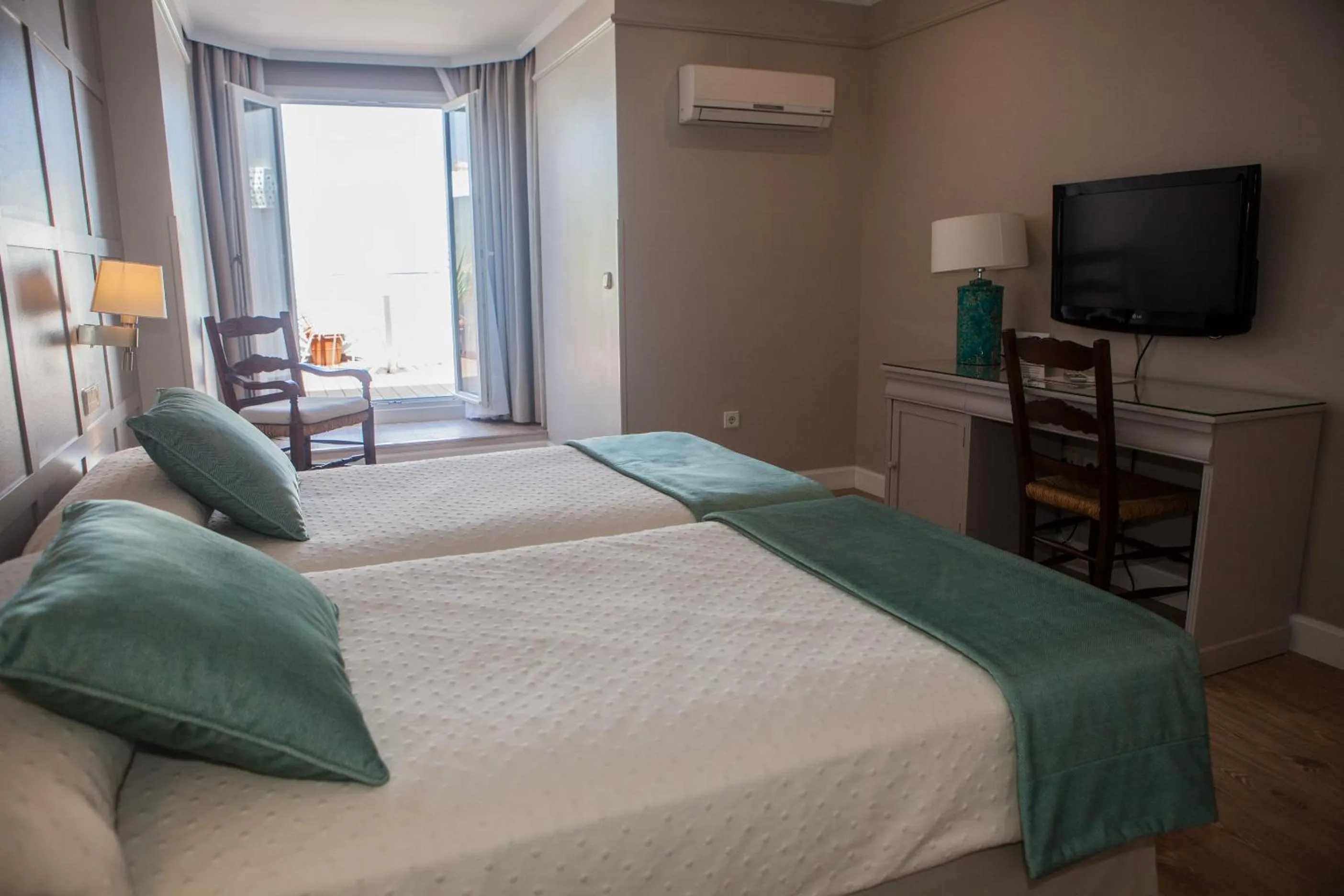 Double or Twin Room with Terrace in Hotel Doña Blanca