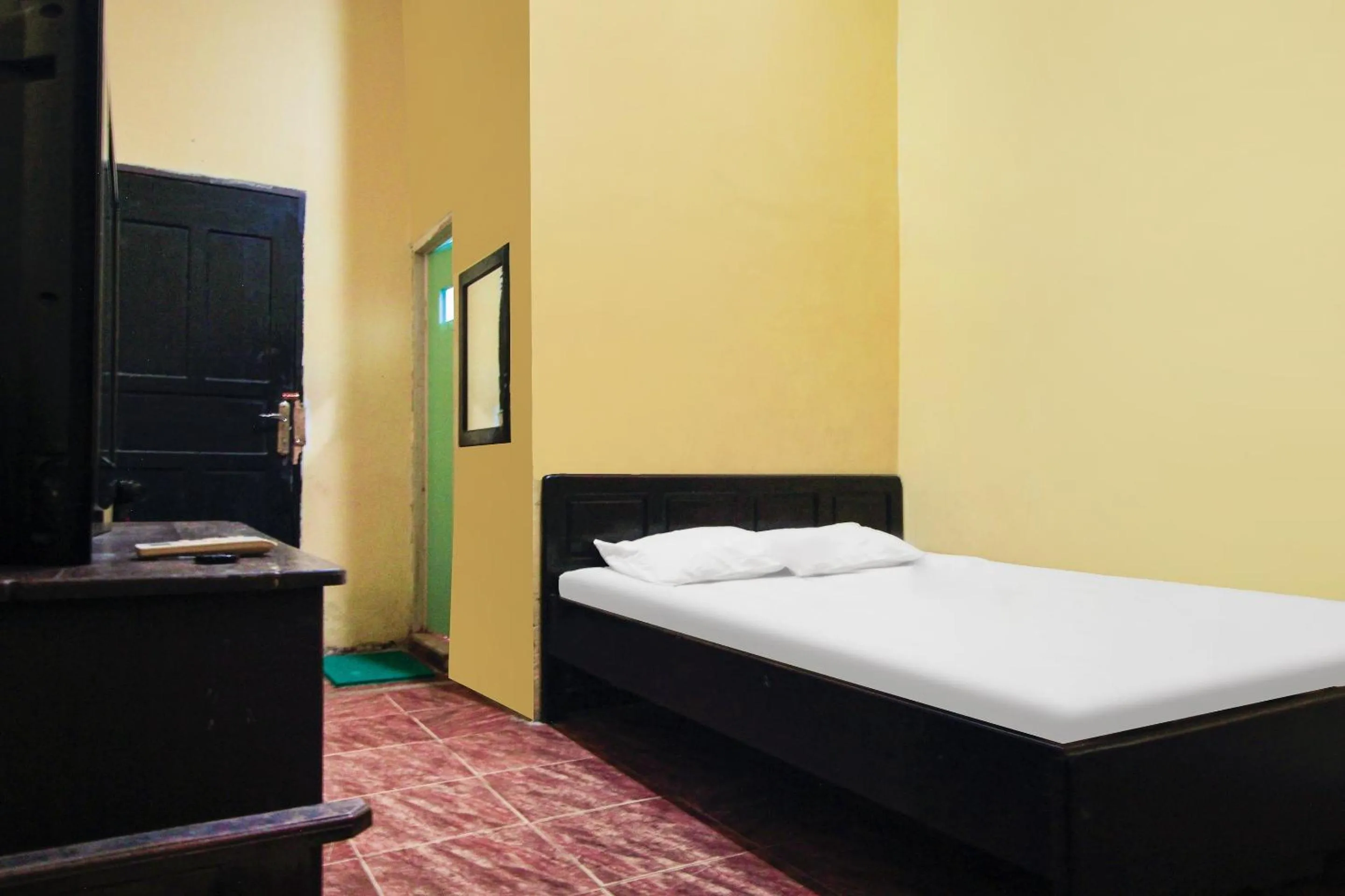 Standard Double Room in OYO 91855 Big Hotel Kendari