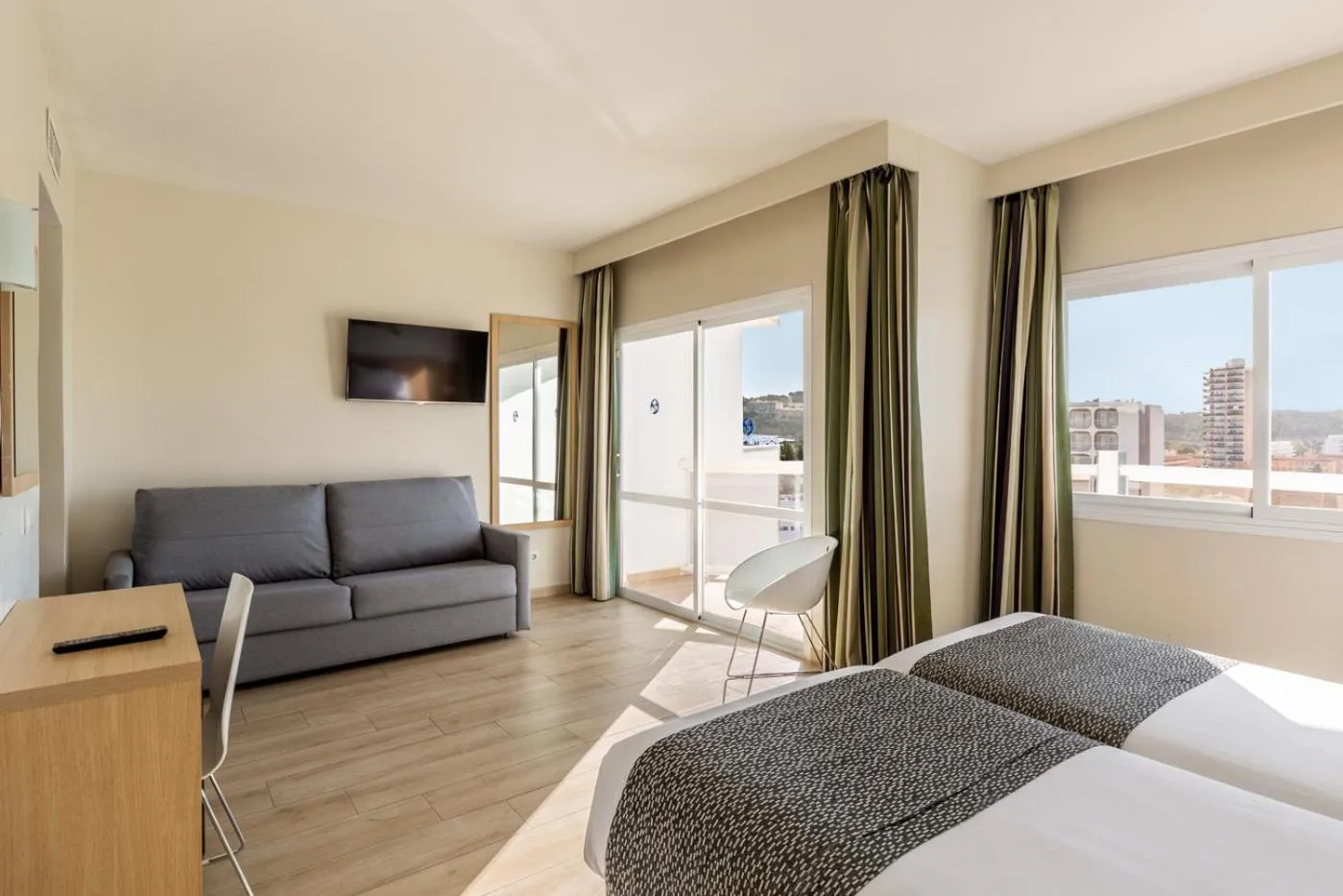 Triple Room with Pool View in Hotel Samos