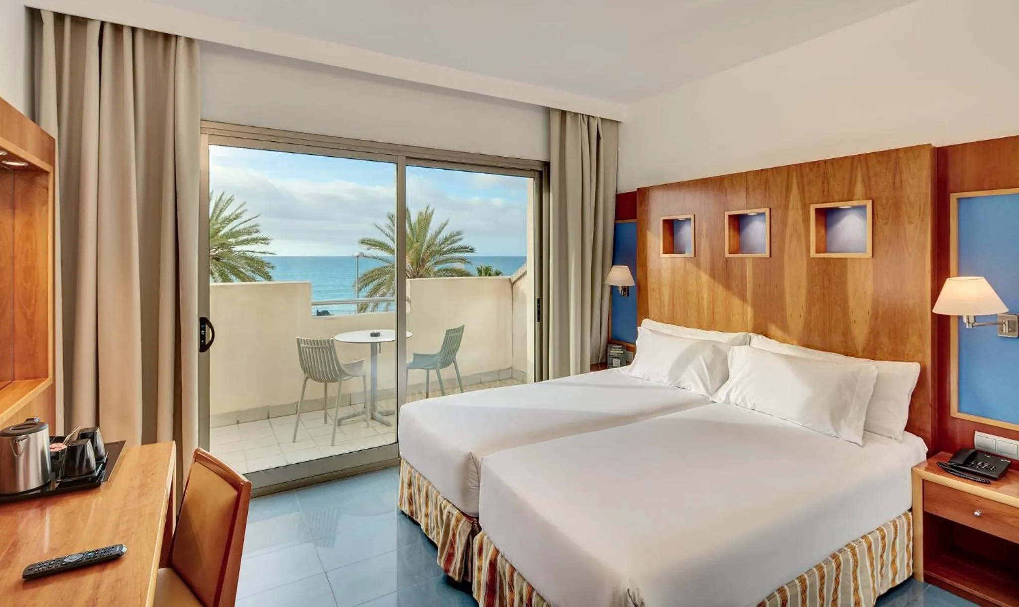 Superior Twin Room with Balcony and Sea View in Sercotel Kalma Sitges