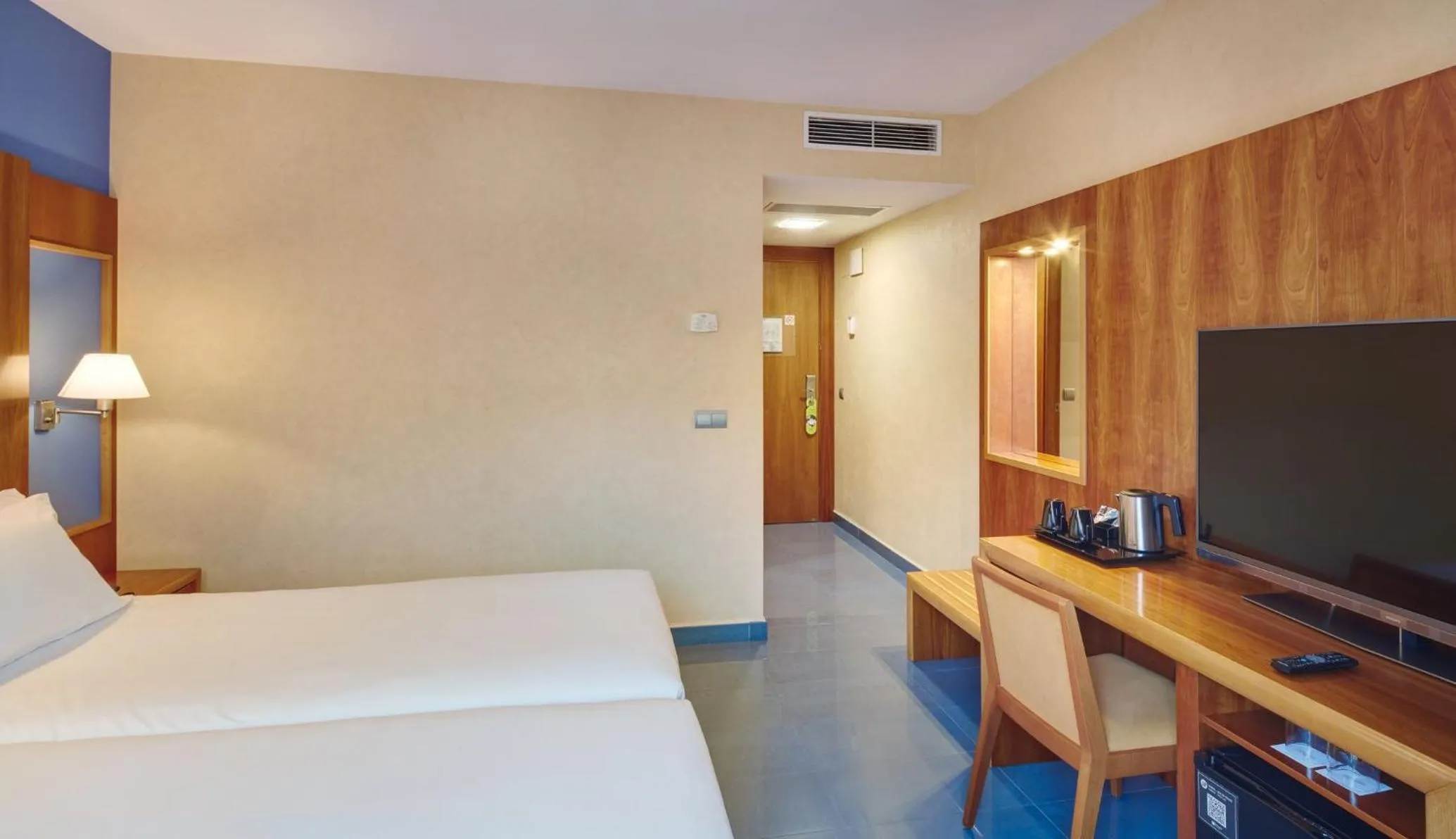 Clasic Twin Room with Balcony in Sercotel Kalma Sitges