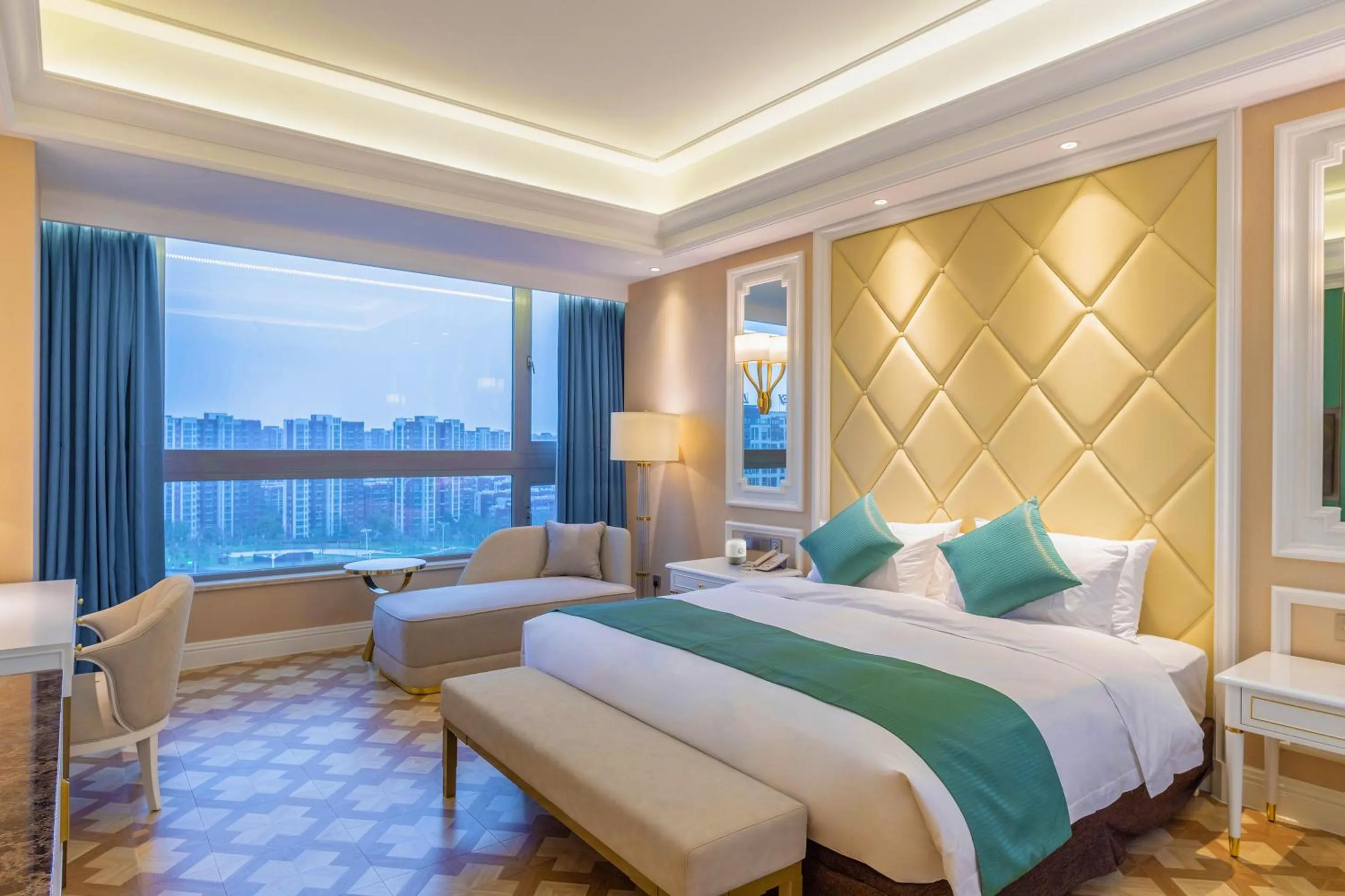 Deluxe King Room in Wuhu Suning Universal Hotel