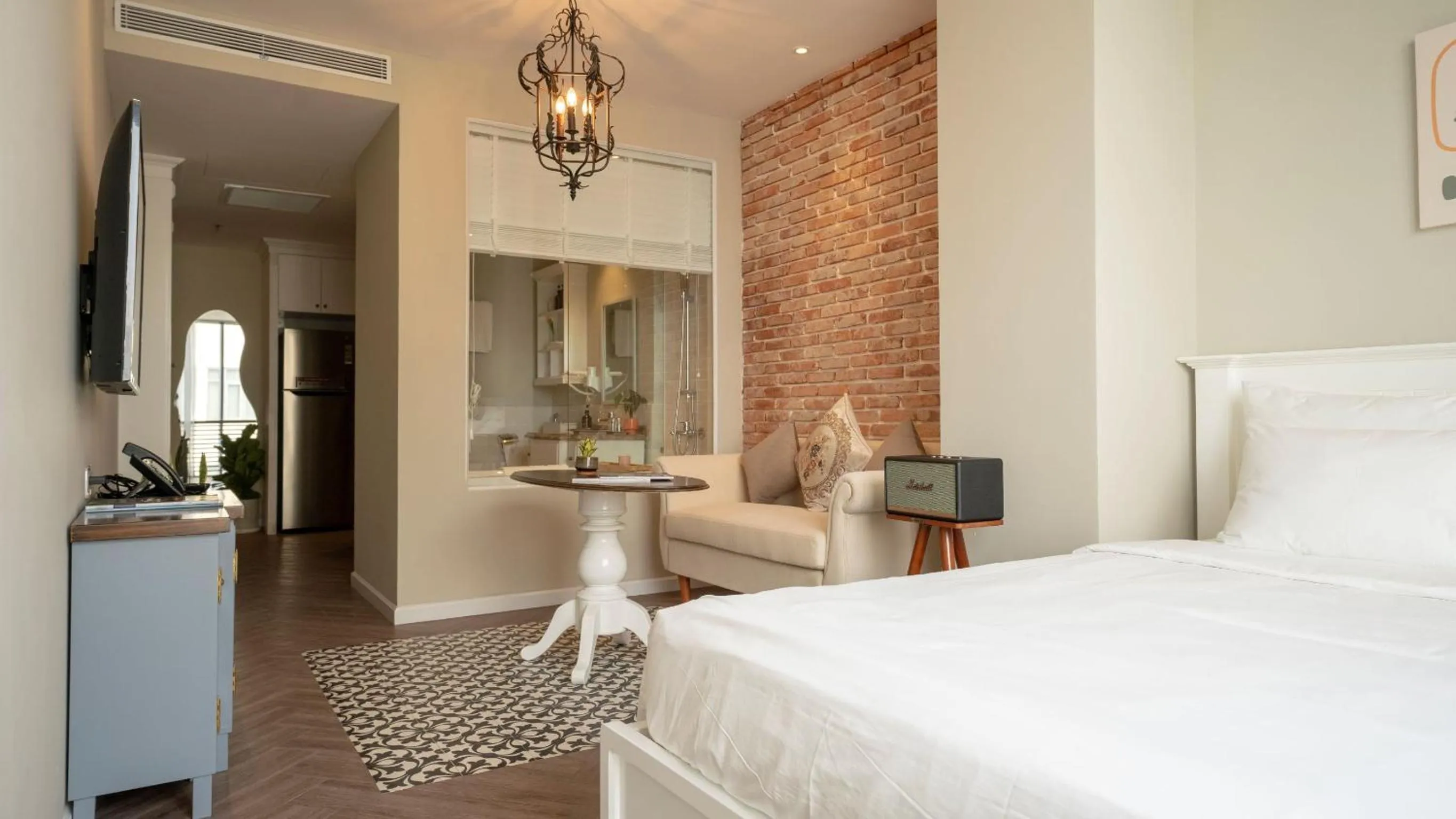 Deluxe Studio in Celine Living - Central