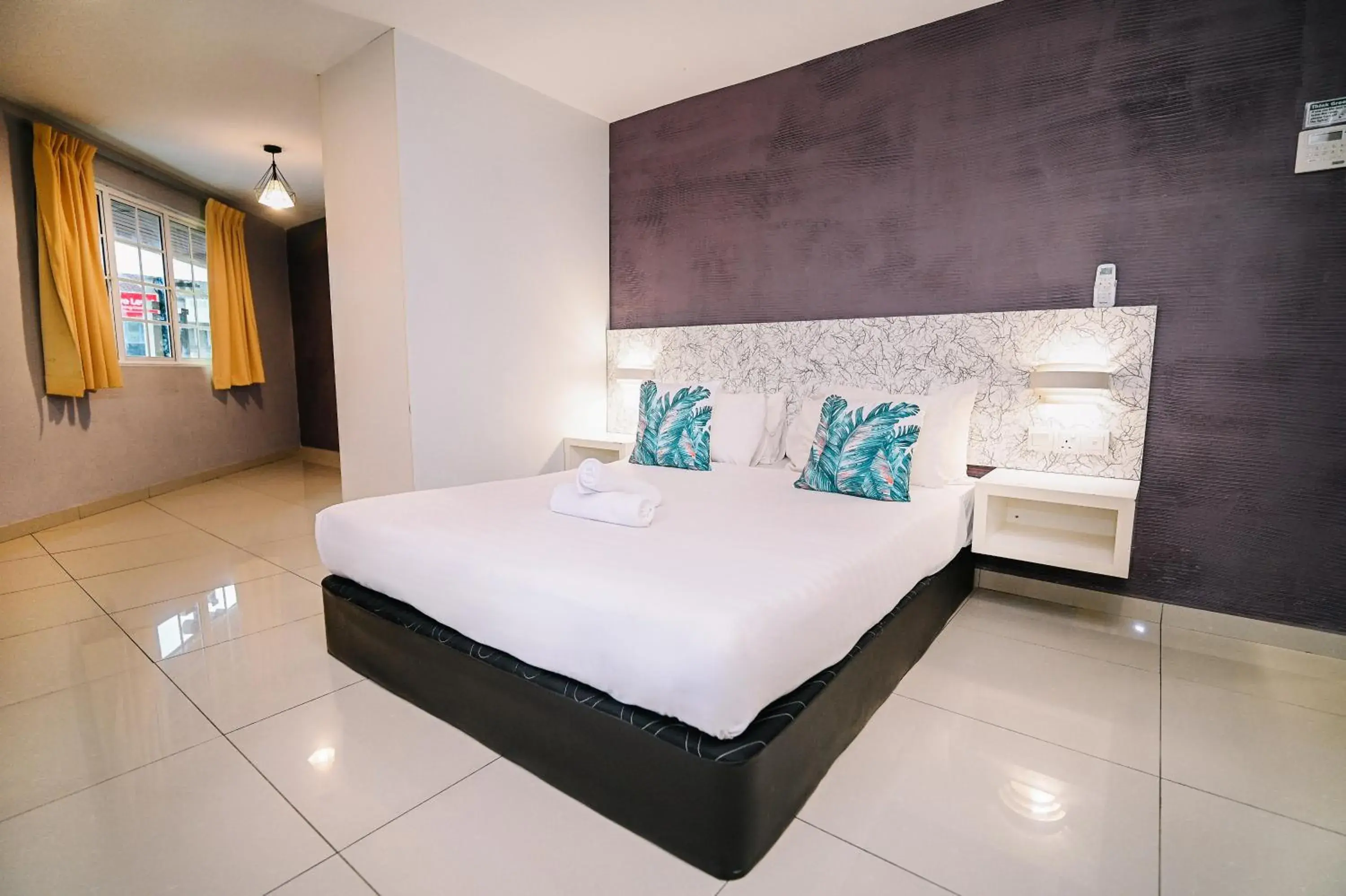 Swing & Pillows - PJ SS2 Swing & Pillows - PJ SS2