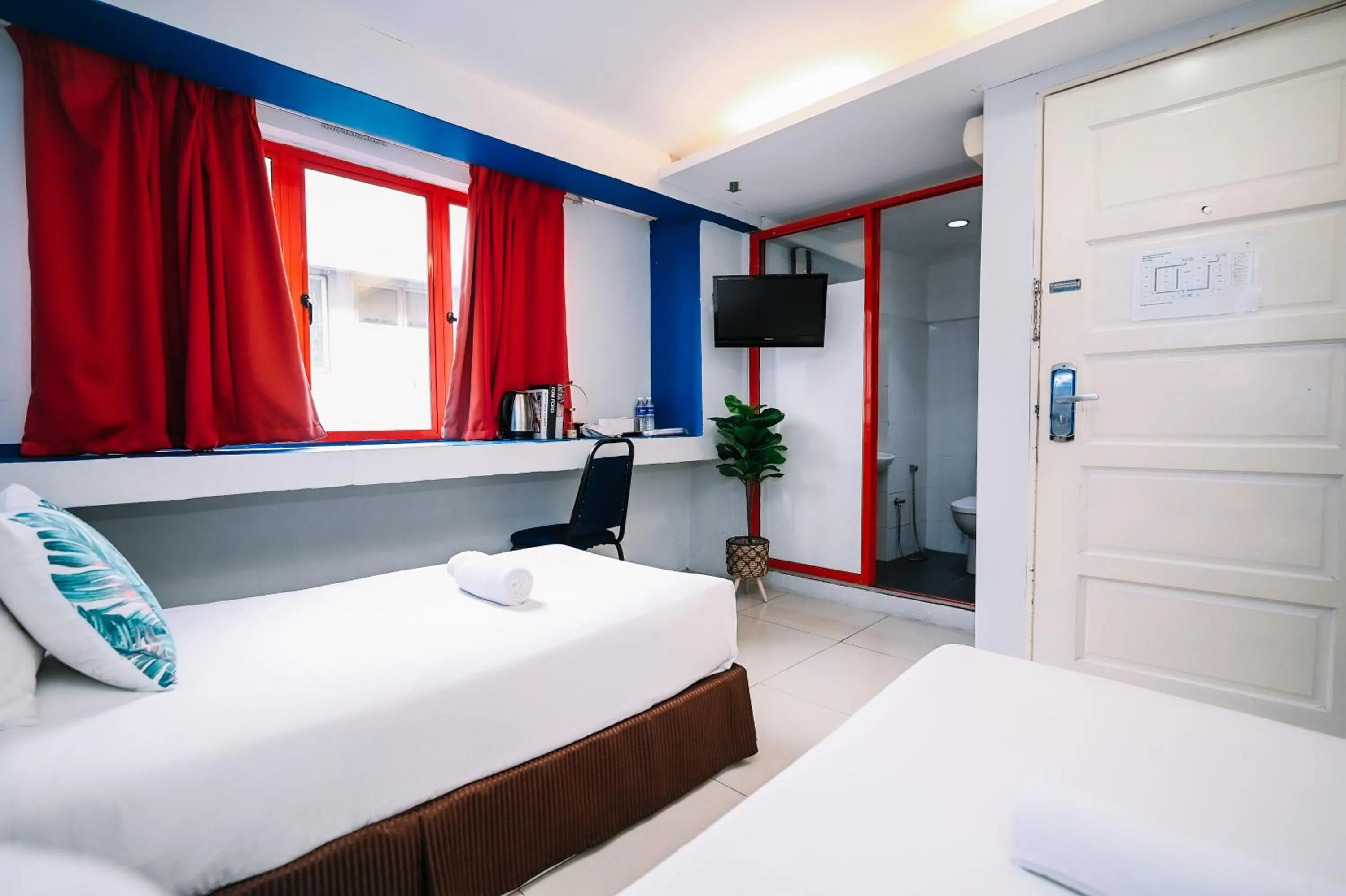 Deluxe Twin Room in Swing & Pillows - PJ SS2