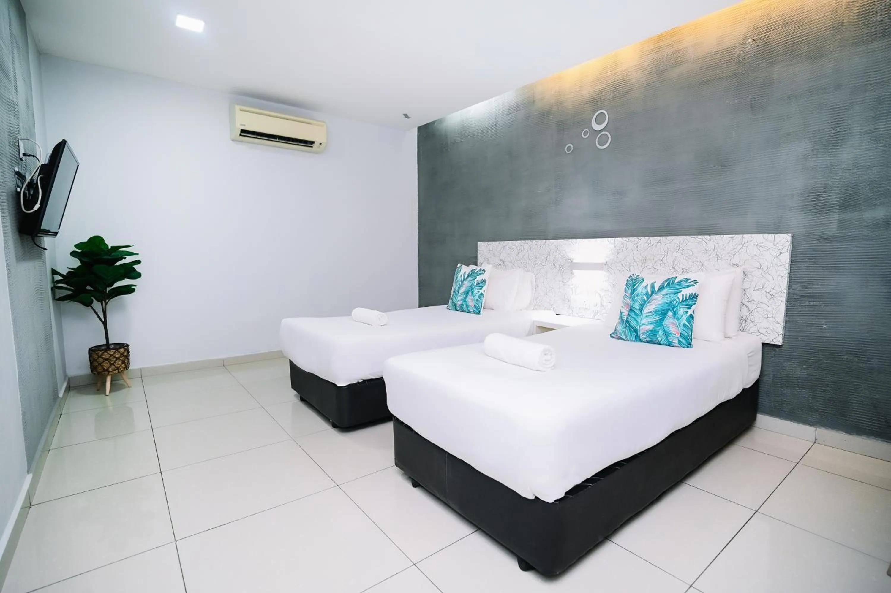 Standard Twin Room in Swing & Pillows - PJ SS2