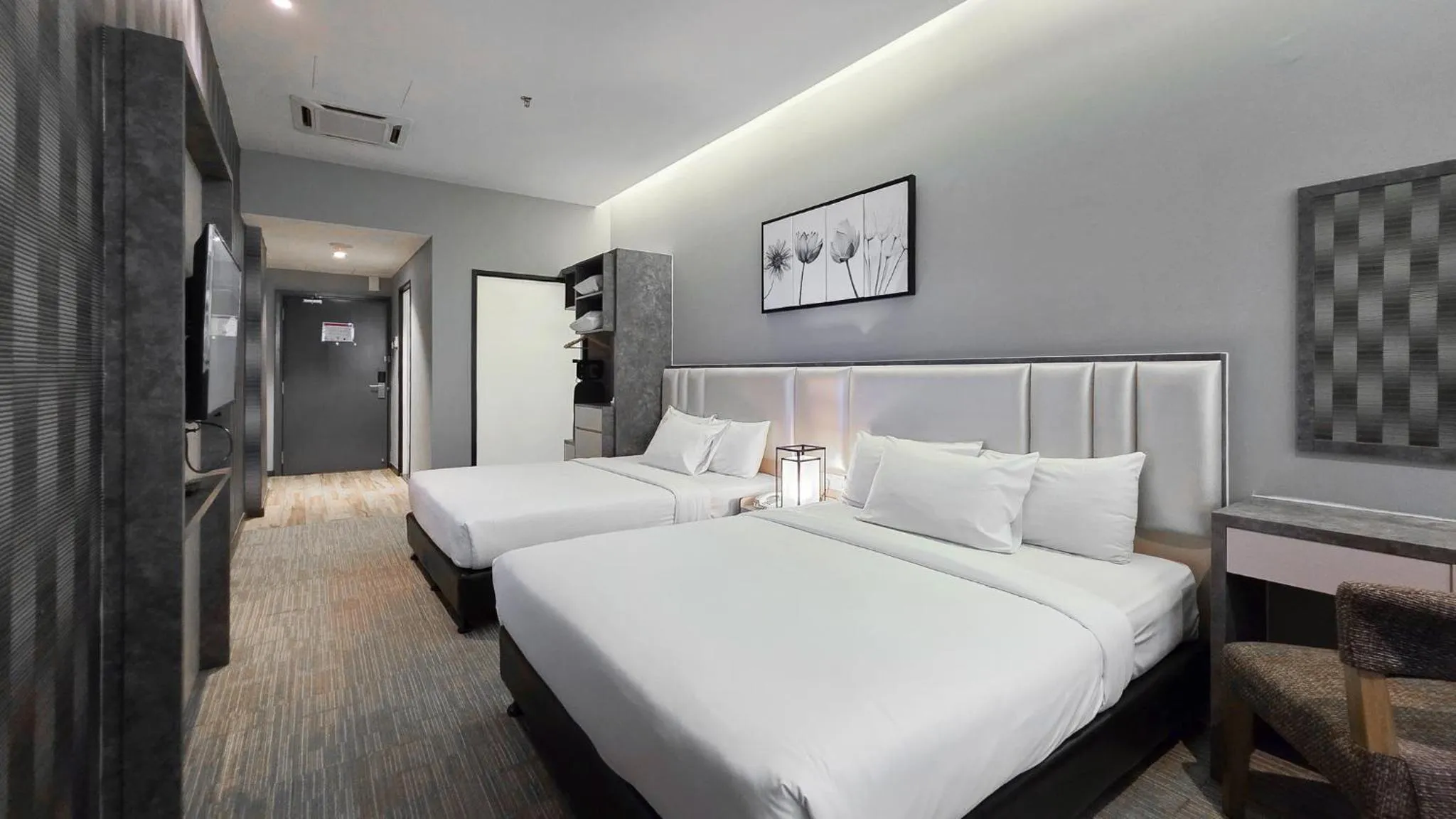 Standard Twin Room in Fives Hotel DNP