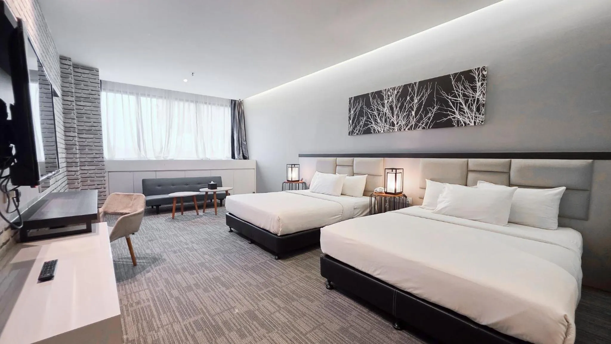 Deluxe Queen Room in Fives Hotel DNP