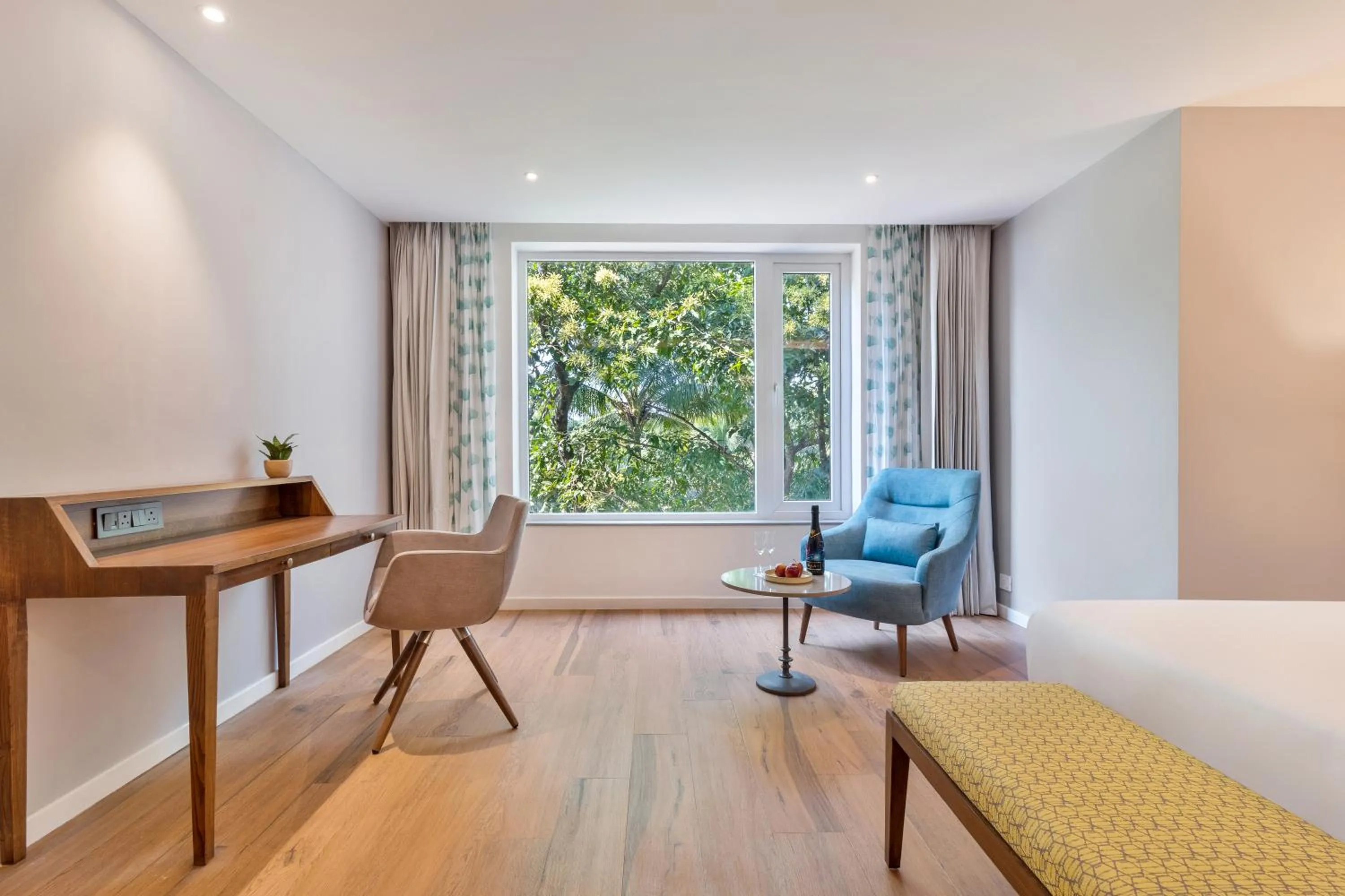 Deluxe King Room in Golden Tulip Vagator Goa