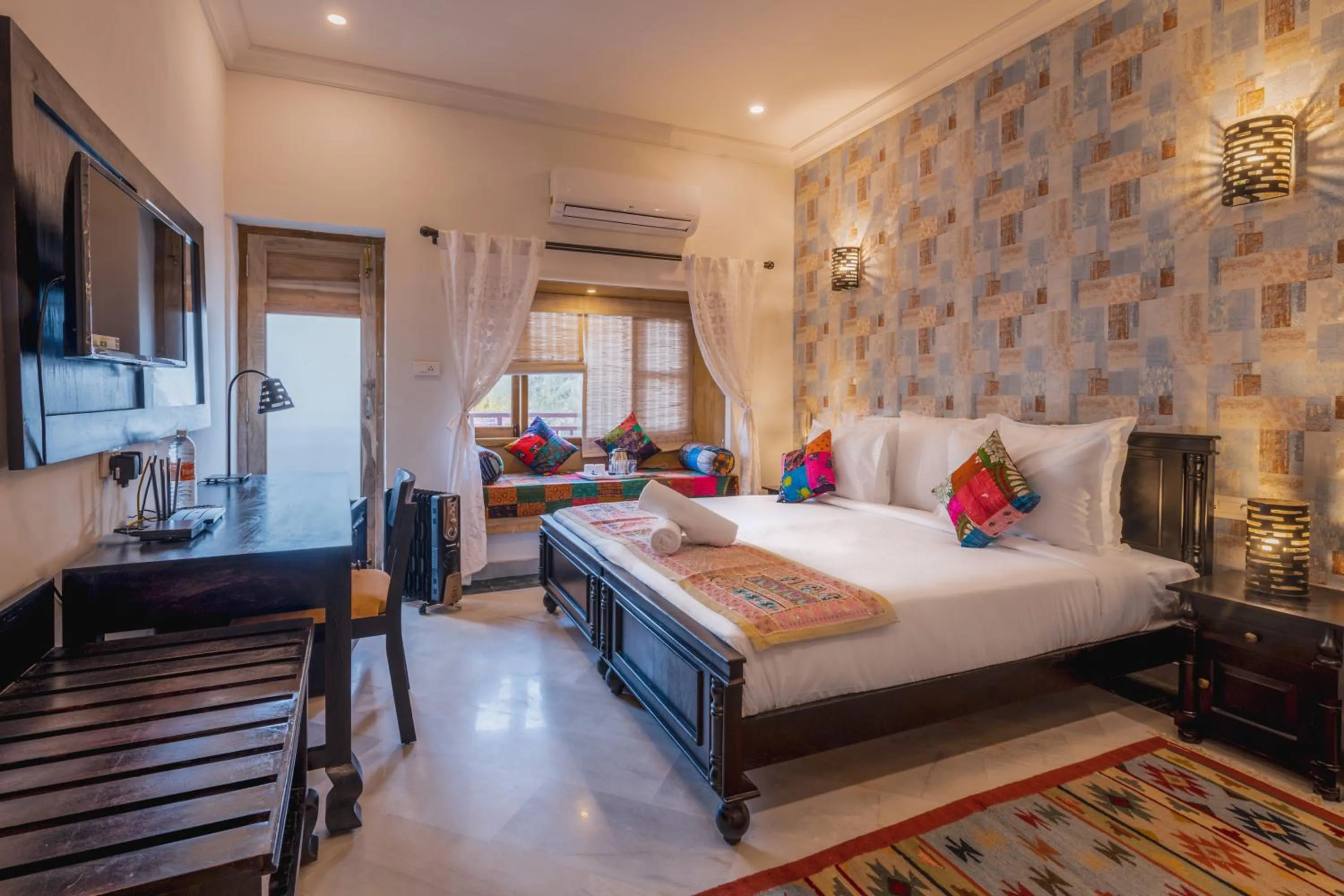 Deluxe Double or Twin Room with Balcony - single occupancy in Hotel Meri Haveli