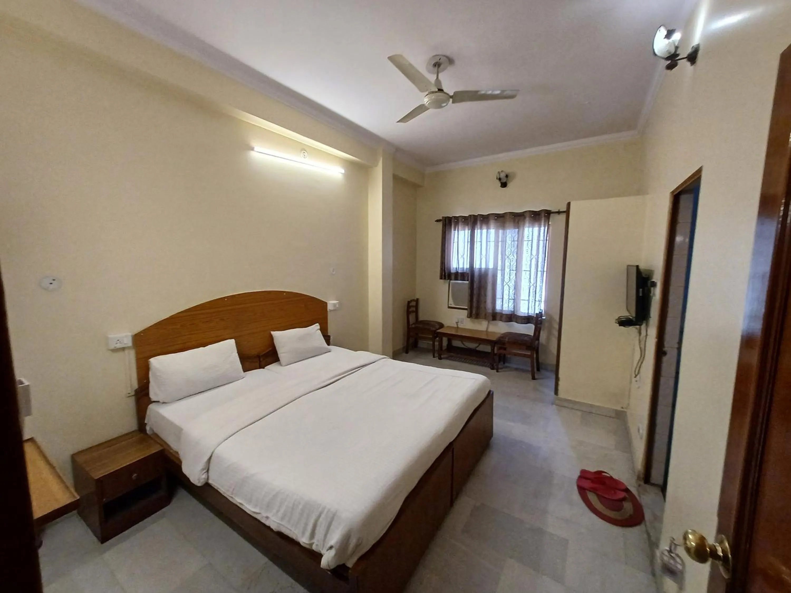 Deluxe Double or Twin Room - single occupancy in Hotel Raghav Palace 1 km Jaipur Junction & Bus Stand Sindhi Camp