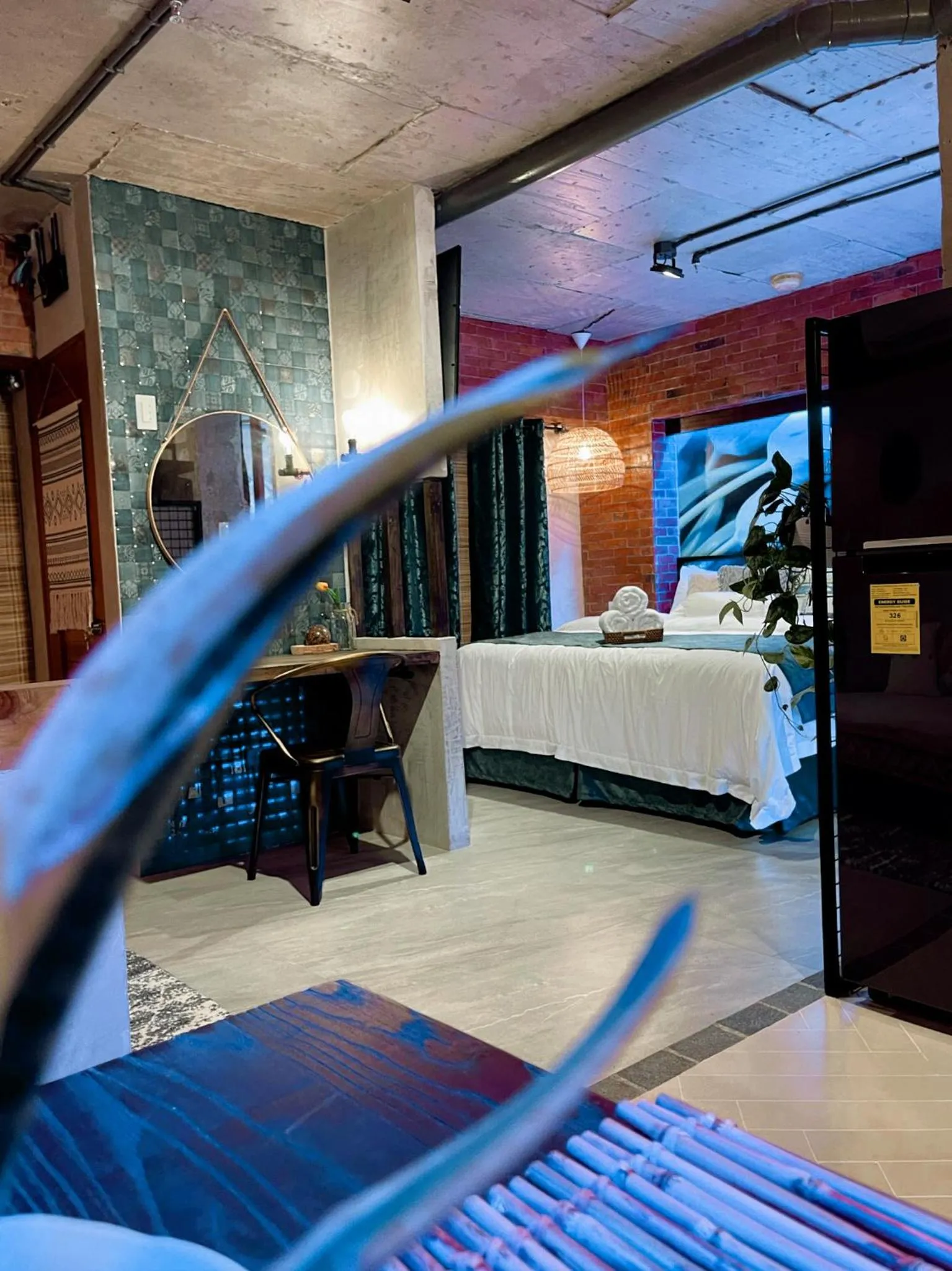 King Studio with Sofa Bed in Blue Tulip - 4mins from Mactan Airport