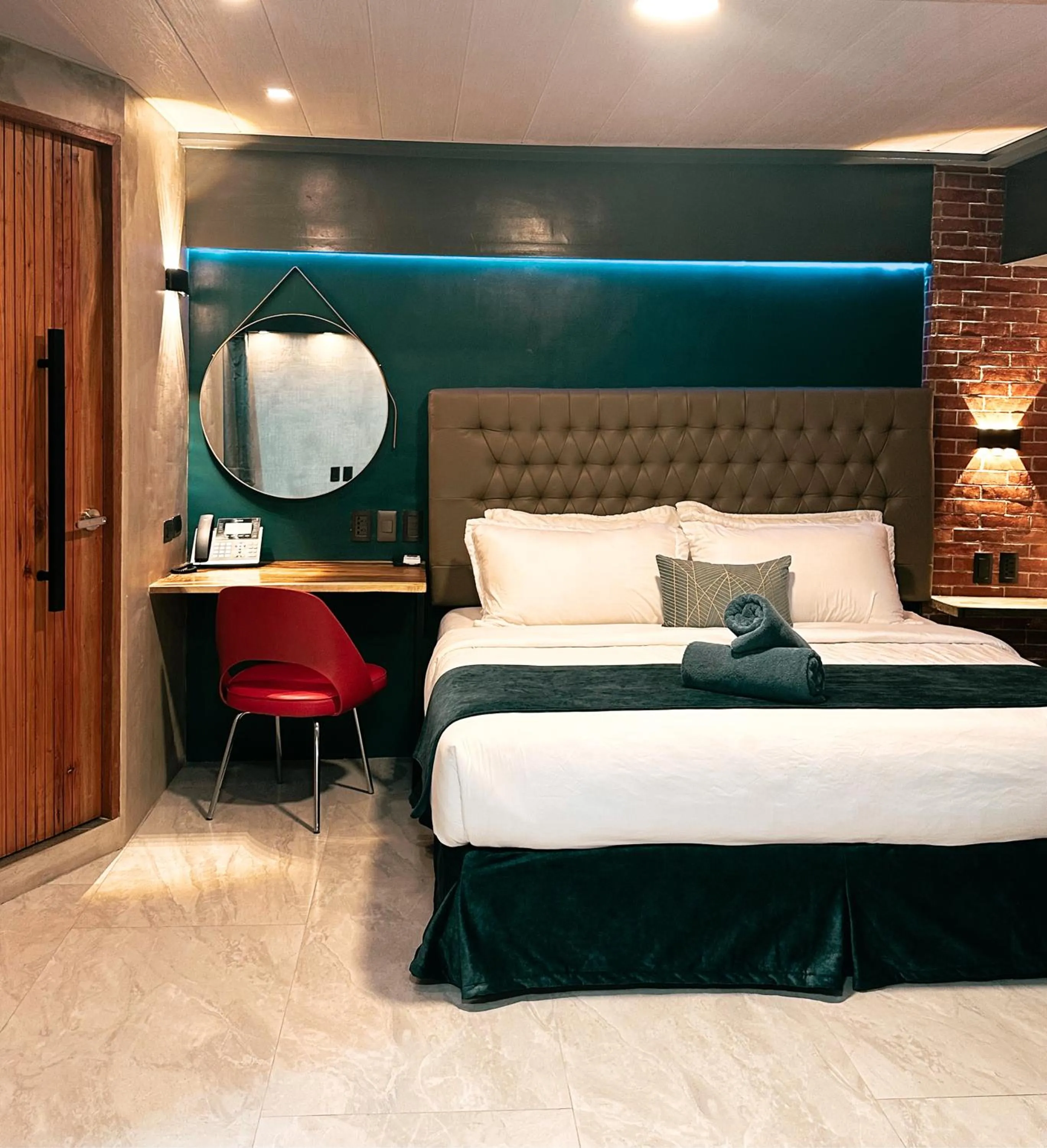 King Suite with Spa Bath in Blue Tulip - 4mins from Mactan Airport