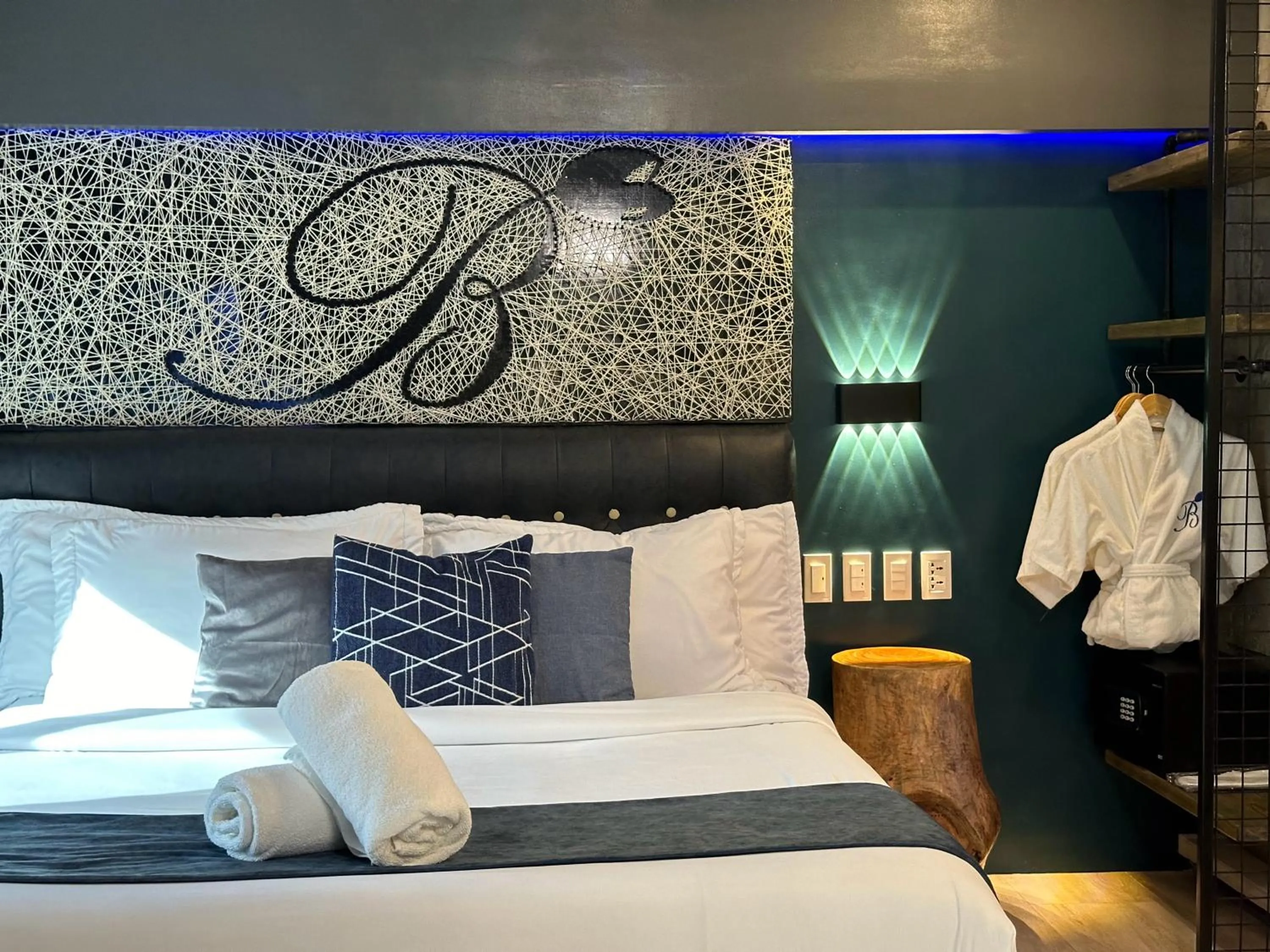 Deluxe King Studio in Blue Tulip - 4mins from Mactan Airport