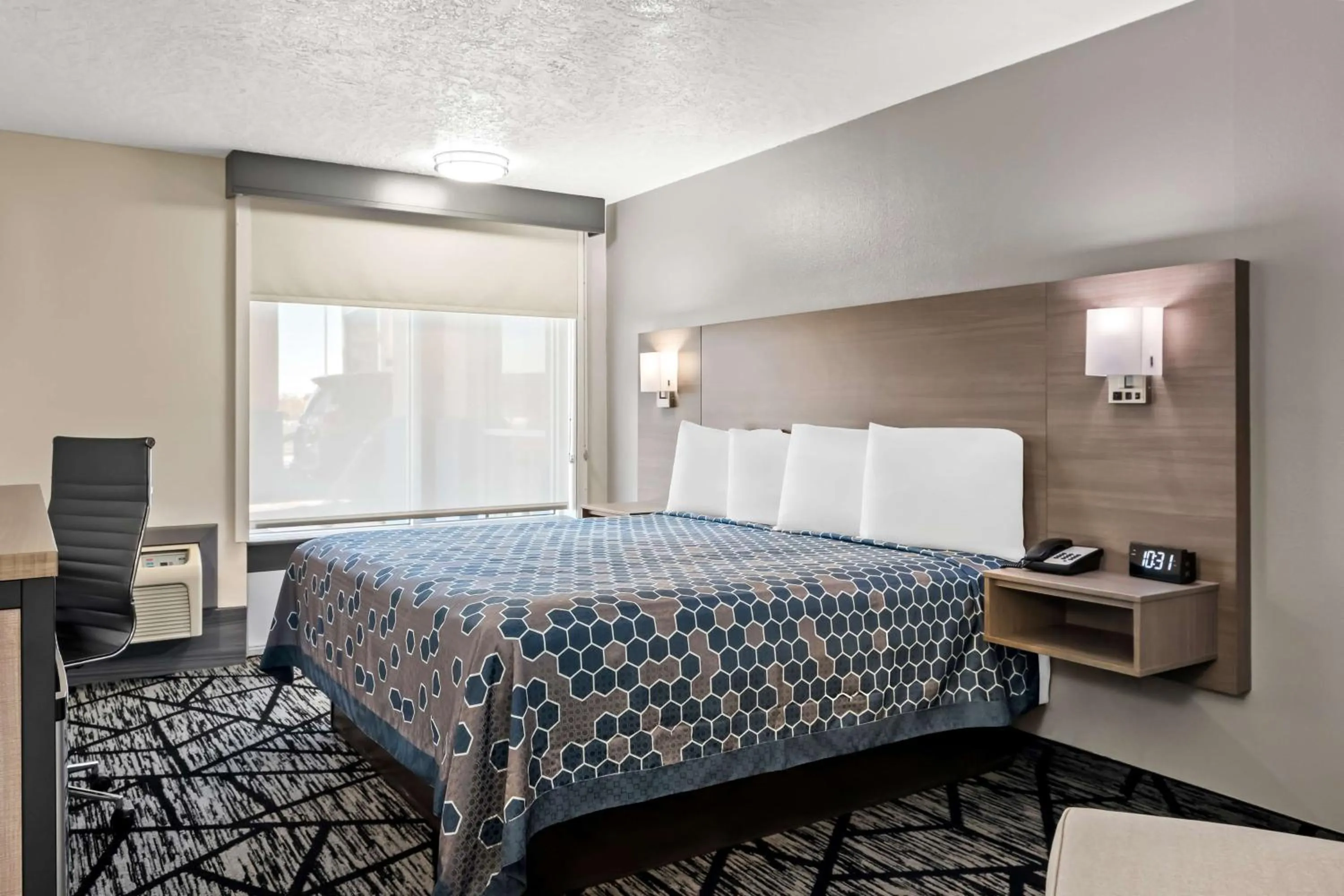 Queen Room - Non-Smoking in SureStay Hotel by Best Western Duncan