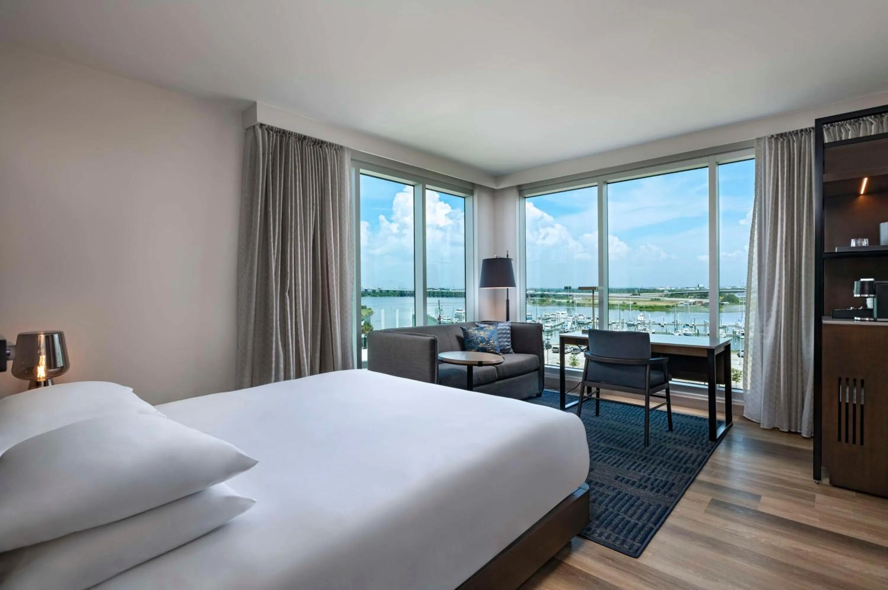 King Room with Sofa Bed and Water View in Hyatt Regency Baytown-Houston