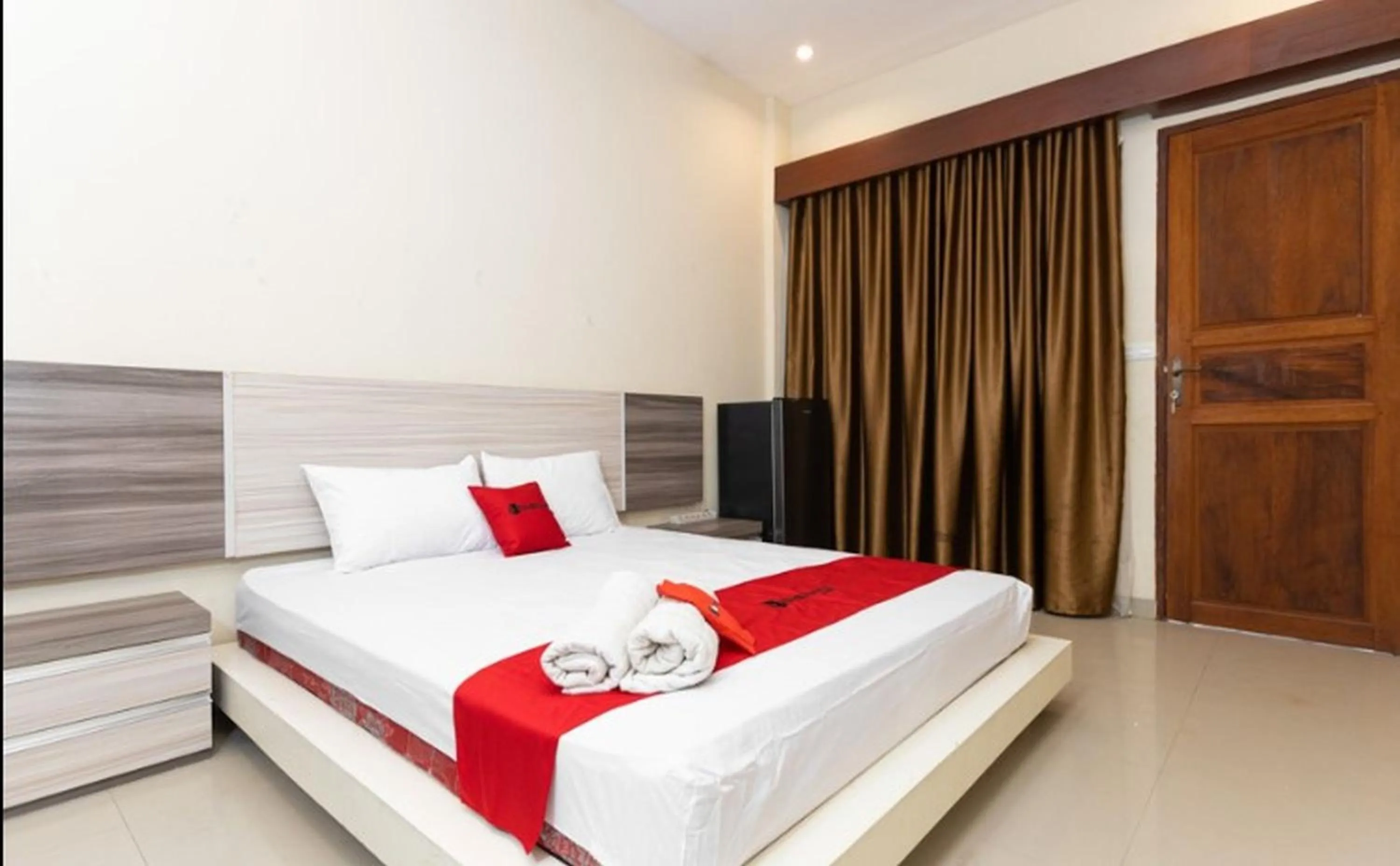 Deluxe Room in RedDoorz Syariah @ Batua Raya