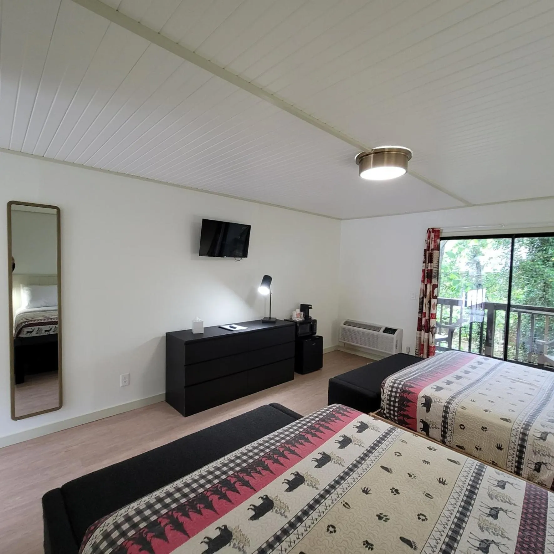 Superior Queen Room with Two Queen Beds in Ski Mountain Lodge