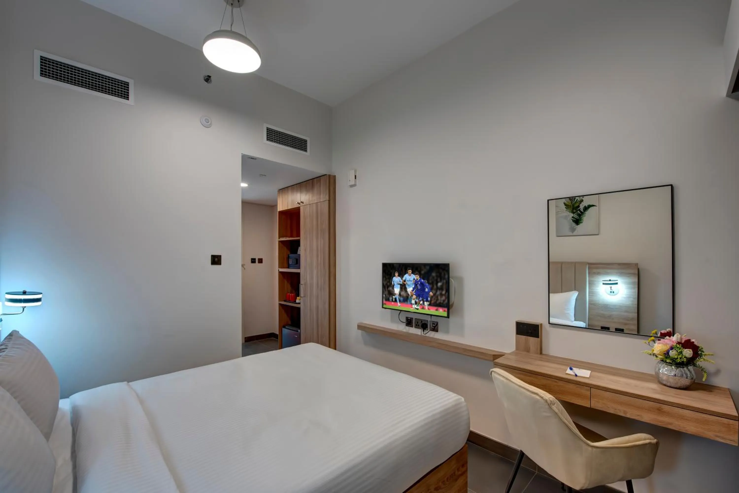 Superior City View Queen in Wescott Hotel