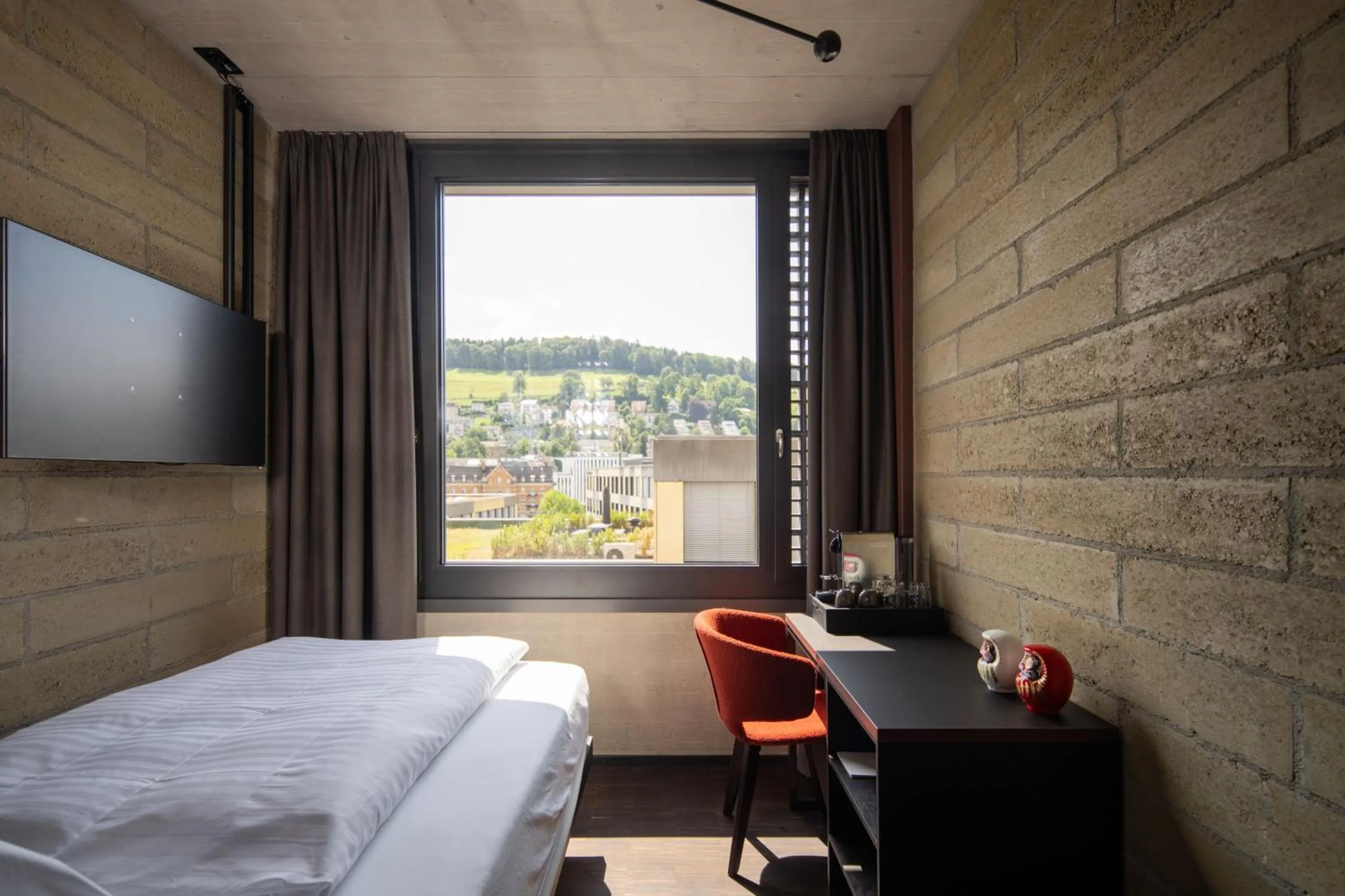 Cozy Queen (13qm) in Tailormade Hotel LEO St Gallen