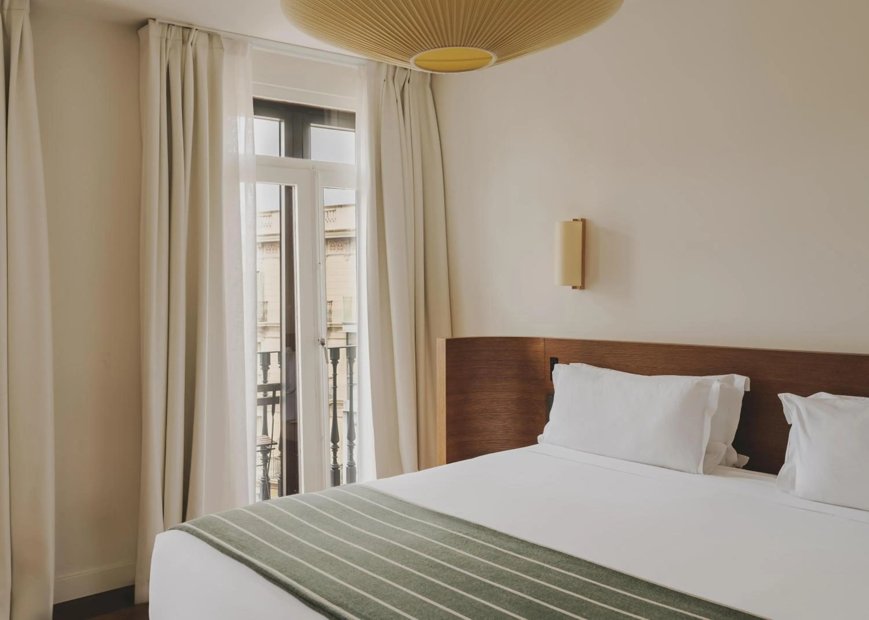 Superior Double Room with Balcony in Hotel Regina Barcelona