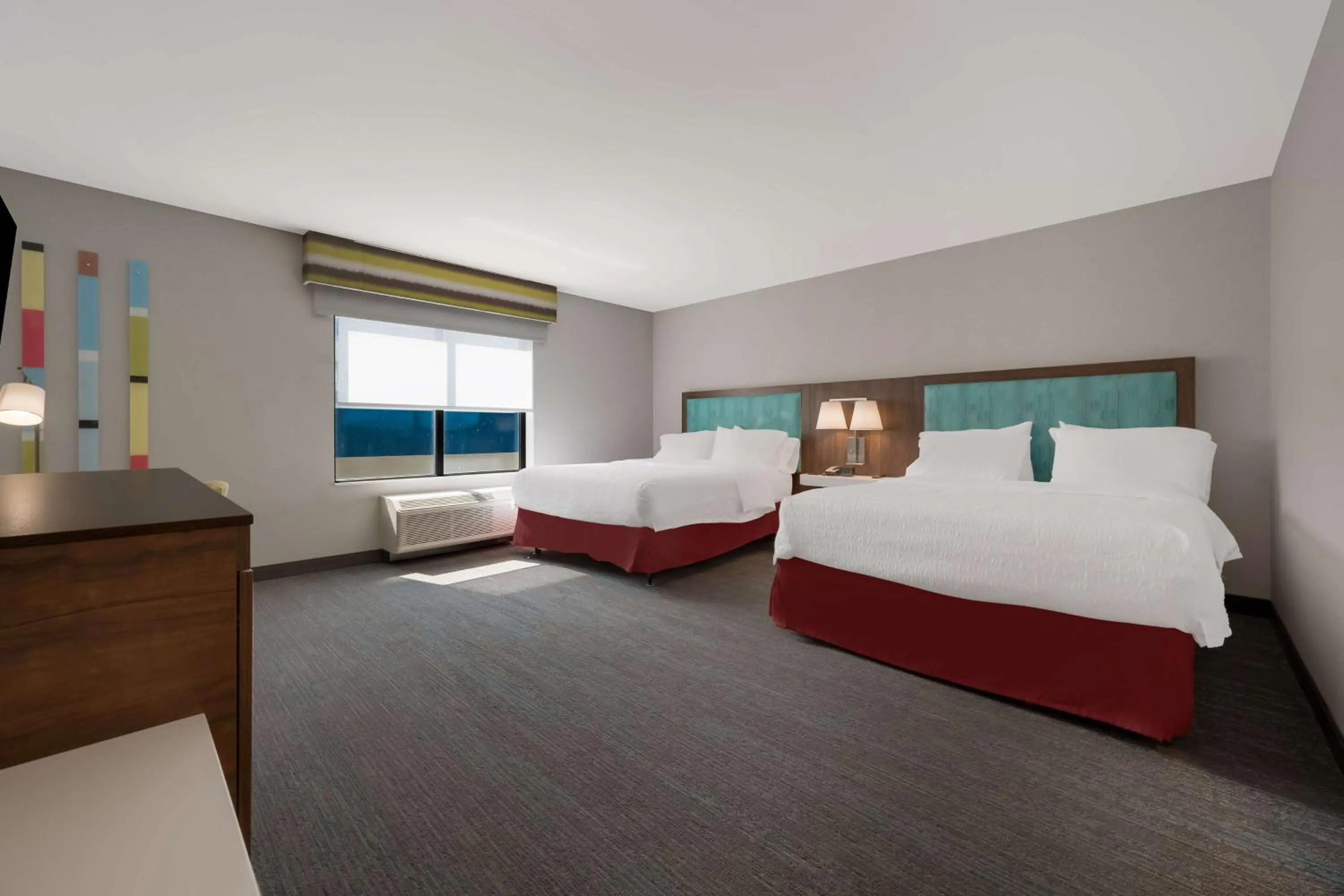 Queen Room with Two Queen Beds and Bath Tub - Mobility Access in Hampton Inn by Hilton Detroit Southfield