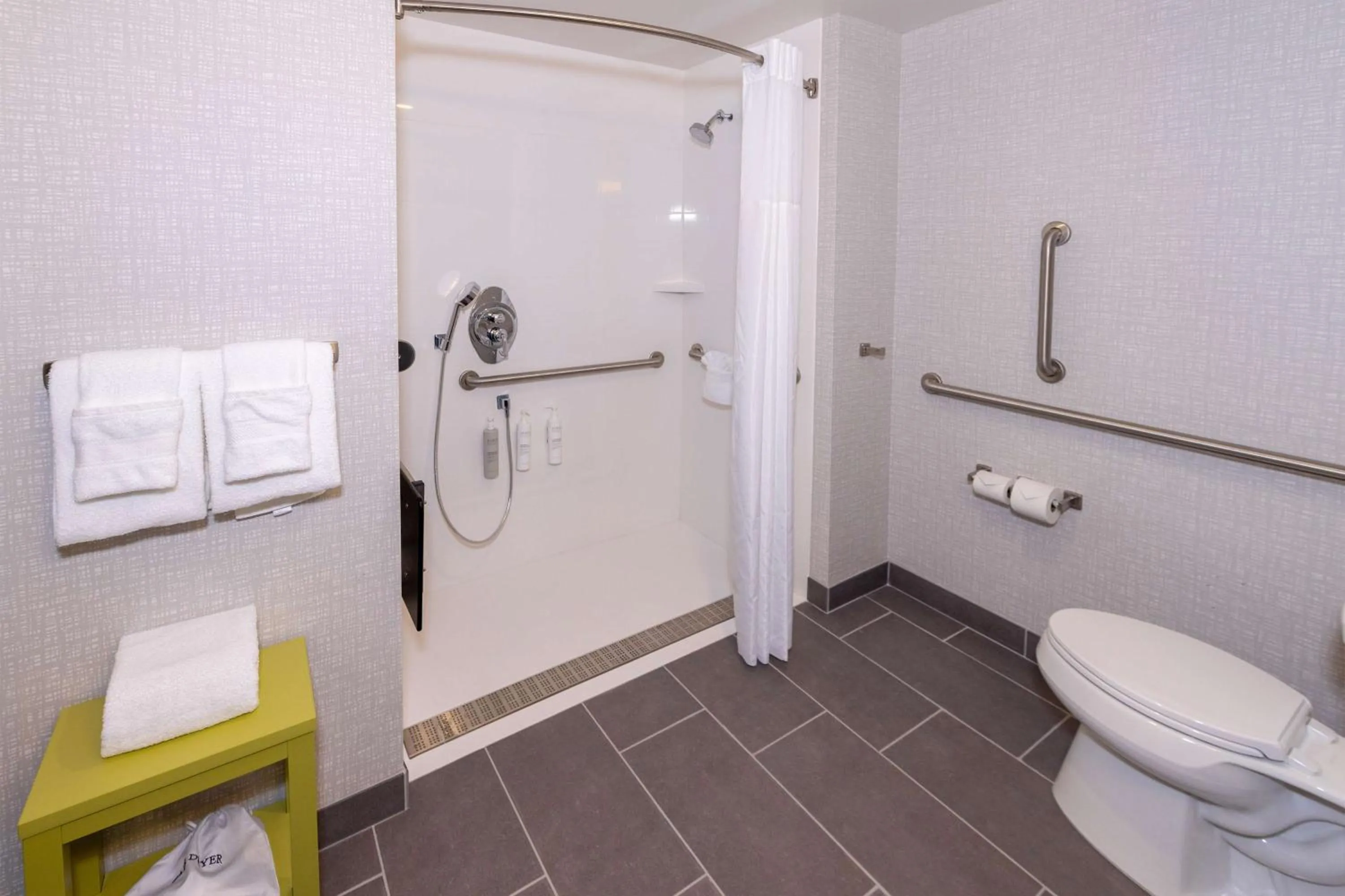 Queen Room with Two Queen Beds and Roll-In Shower - Mobility and Hearing Access in Hampton Inn Selma, Ca