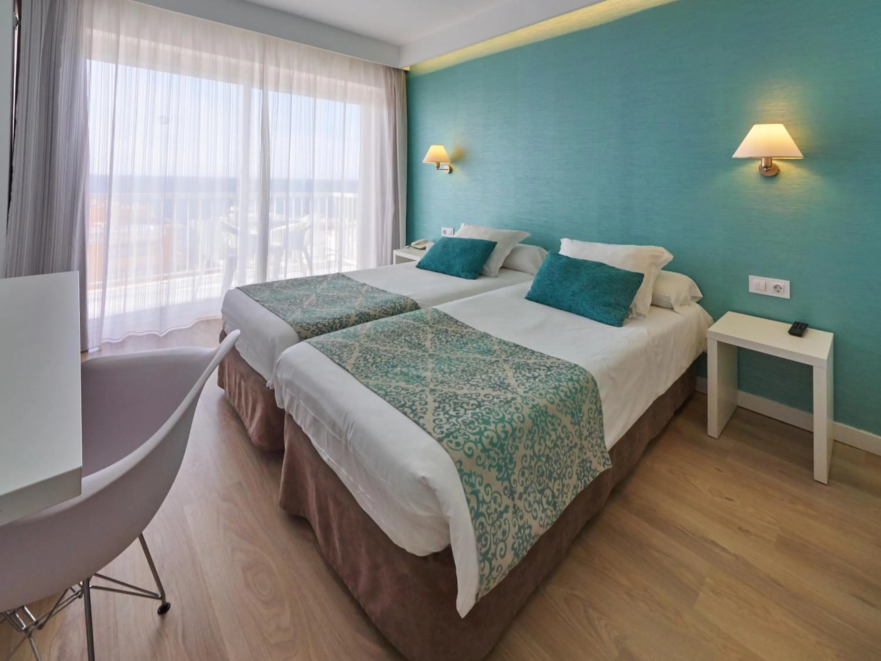 Double or Twin Room with Balcony - single occupancy in BQ Apolo Hotel
