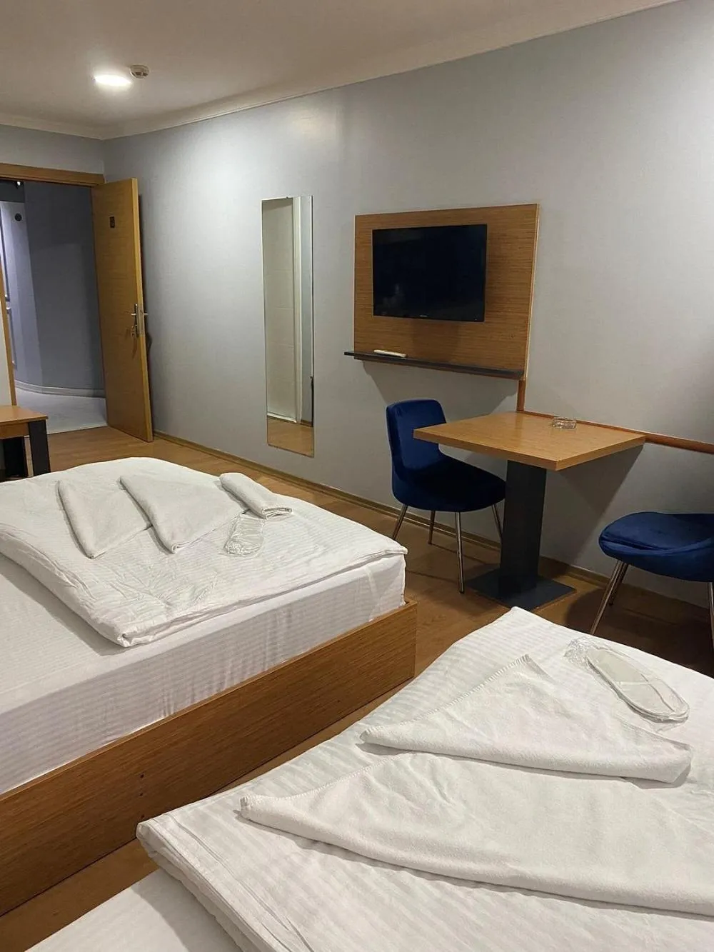 Standard Twin Room in Heraldic Room Hotel