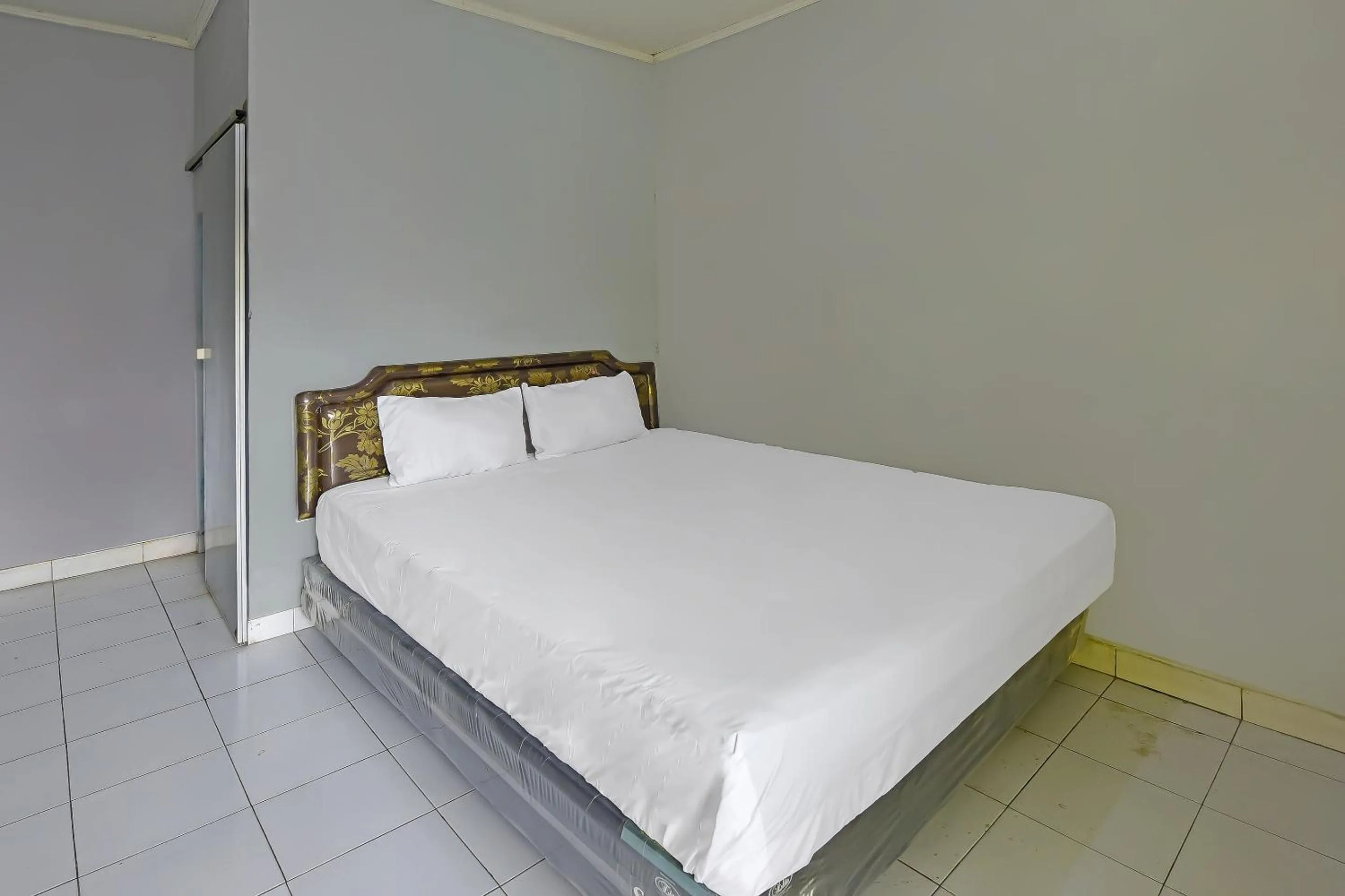 Budget Double Room in Hotel O Cipto Arum
