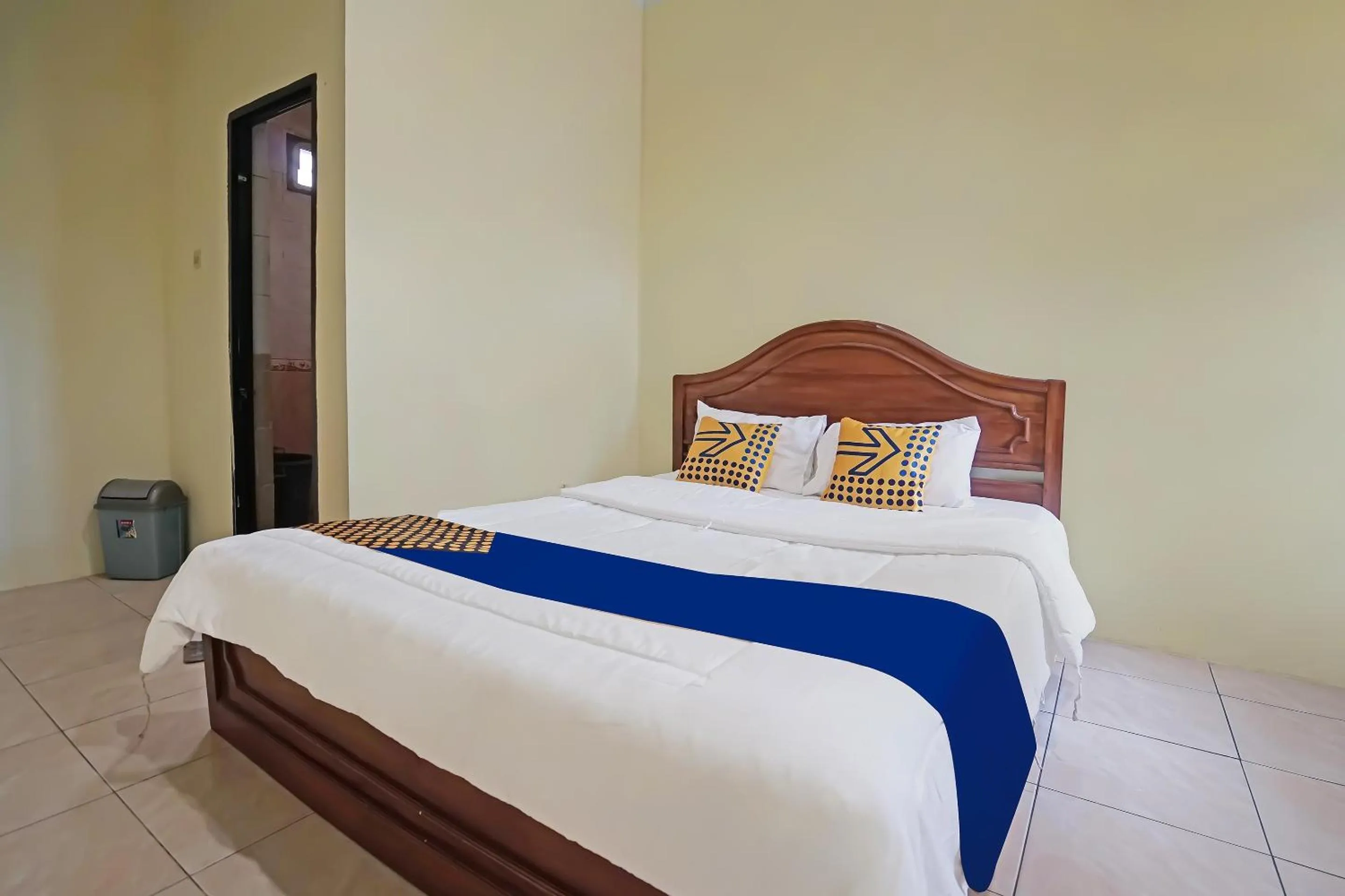 Double Room in Hotel O Arfan HouseNearDanau Ranau