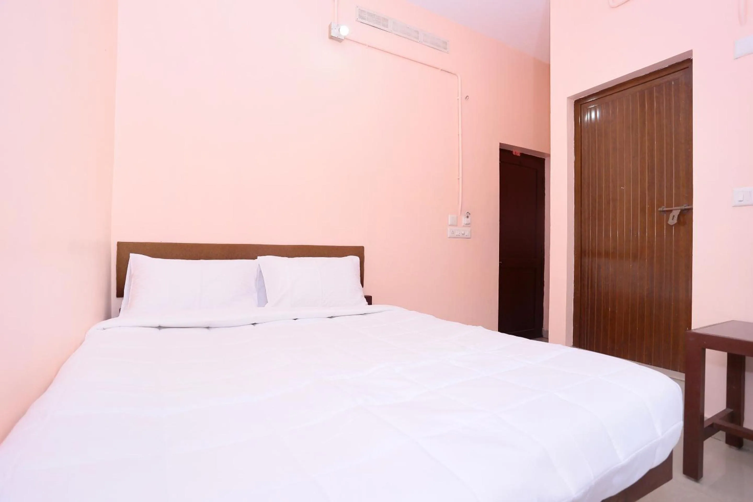 Deluxe Double Room in PPG HOMES