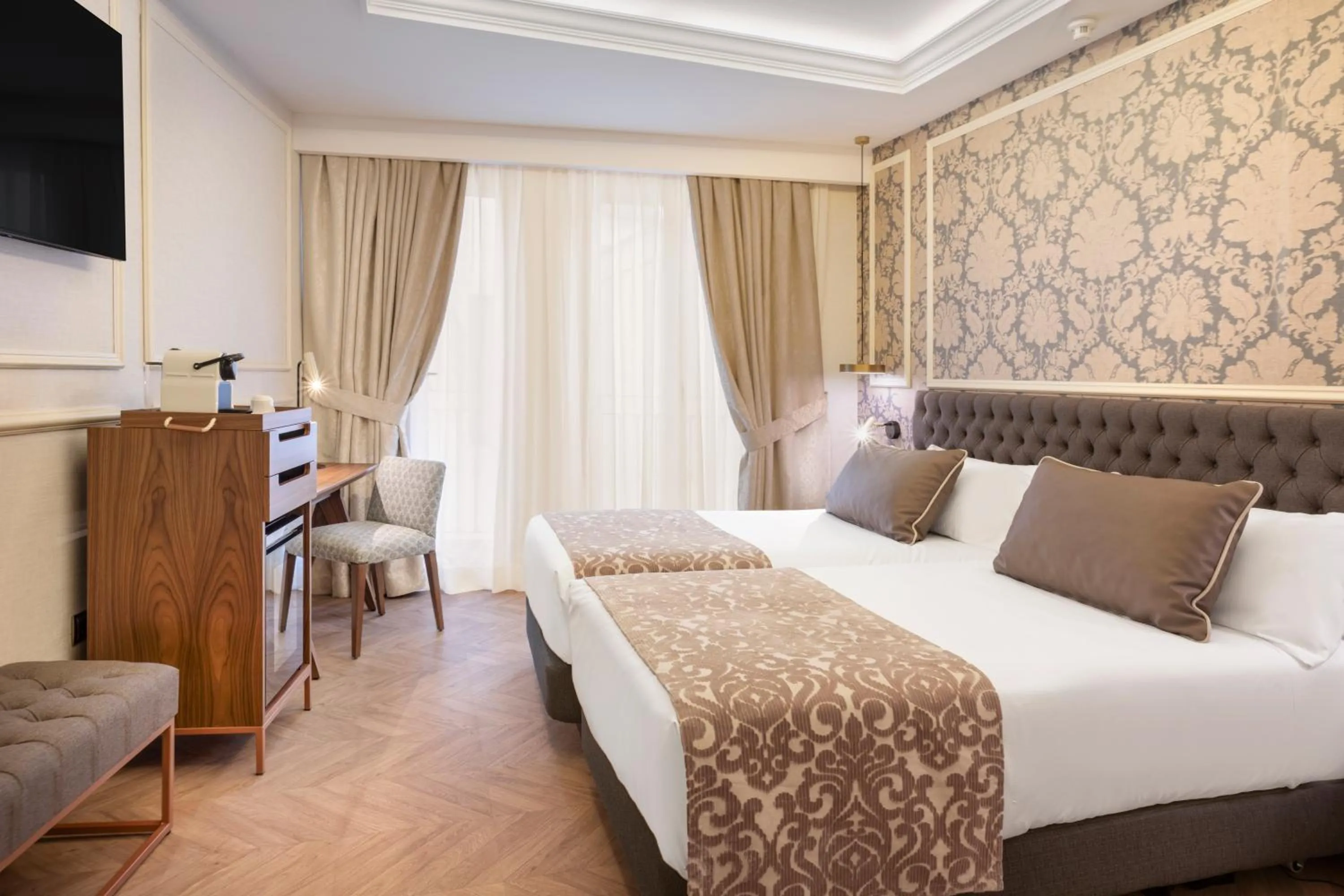 Double or Twin Room in Catalonia Las Cortes