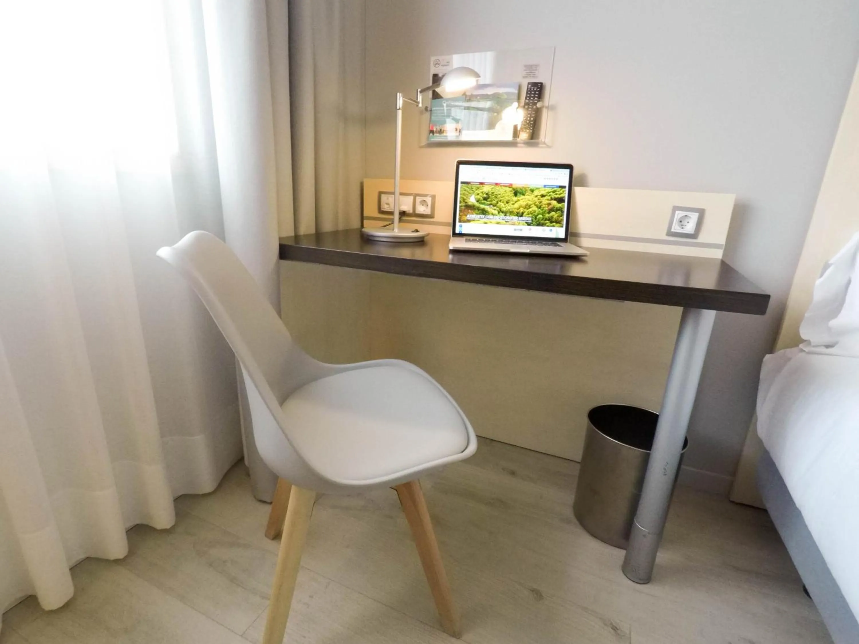 Standard Twin Room - Free Breakfast in Holiday Inn Express Pamplona by IHG